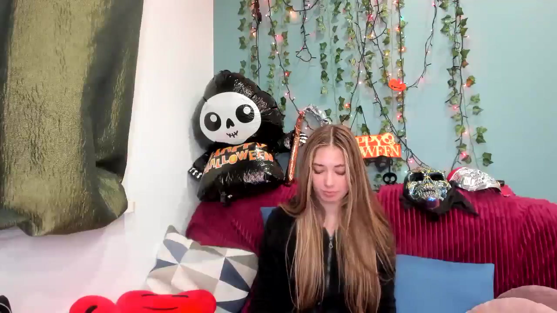 Gallery image thumbnail from Klorisse's myfreecams stream on, 10/29/2023, 17:04 image 17 of 20