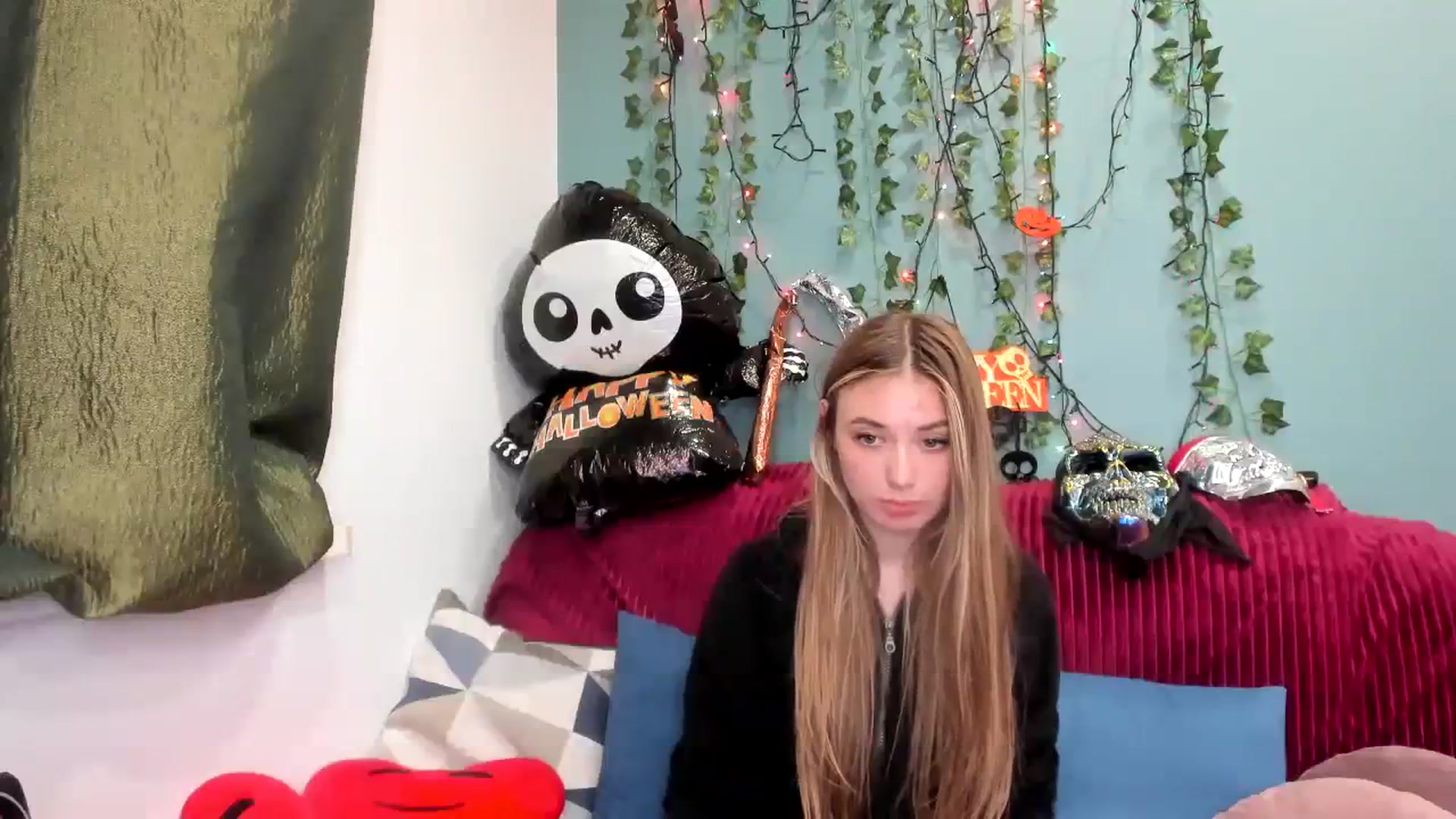 Gallery image thumbnail from Klorisse's myfreecams stream on, 10/29/2023, 17:04 image 2 of 20