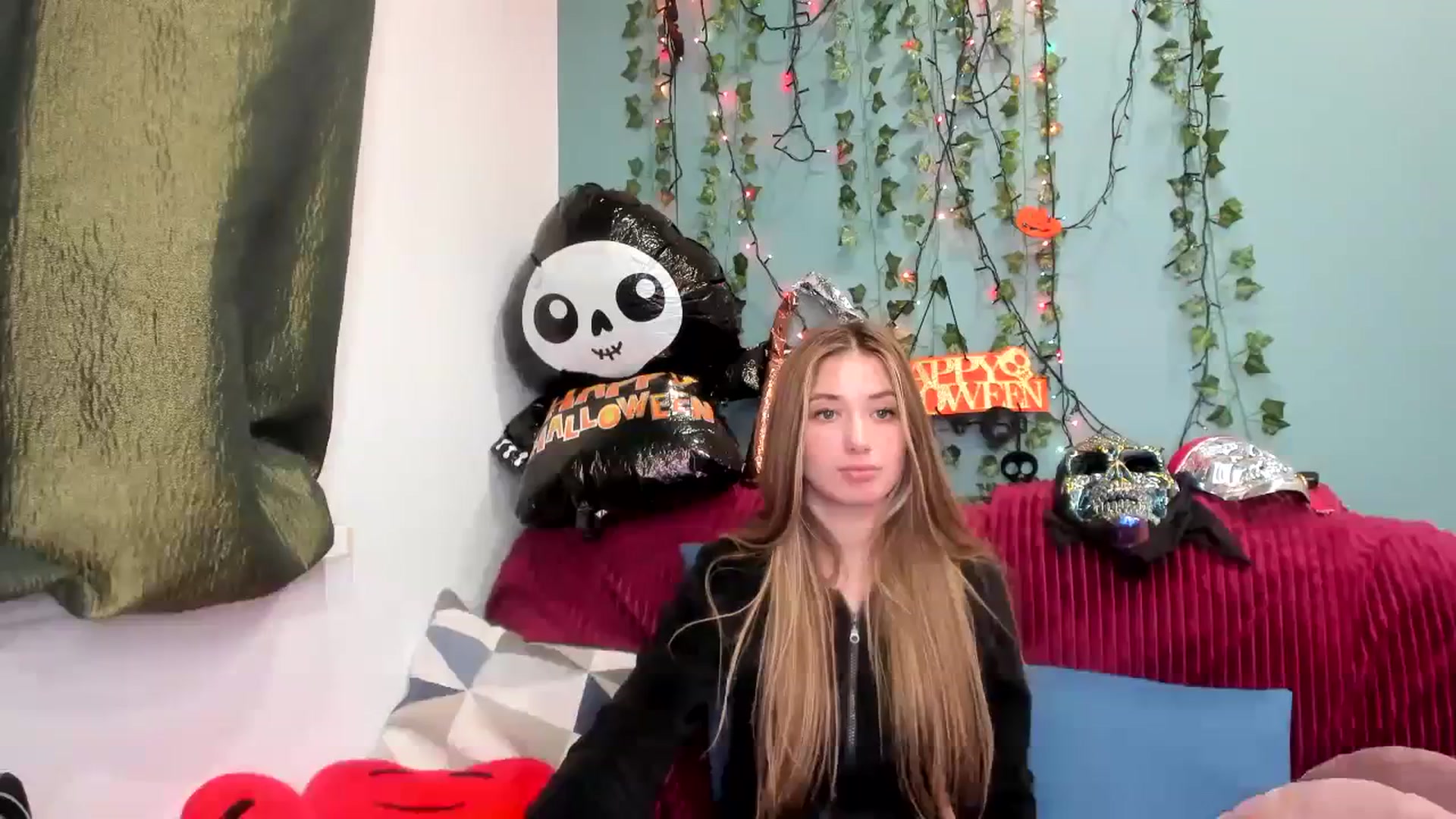 Gallery image thumbnail from Klorisse's myfreecams stream on, 10/29/2023, 17:04 image 15 of 20
