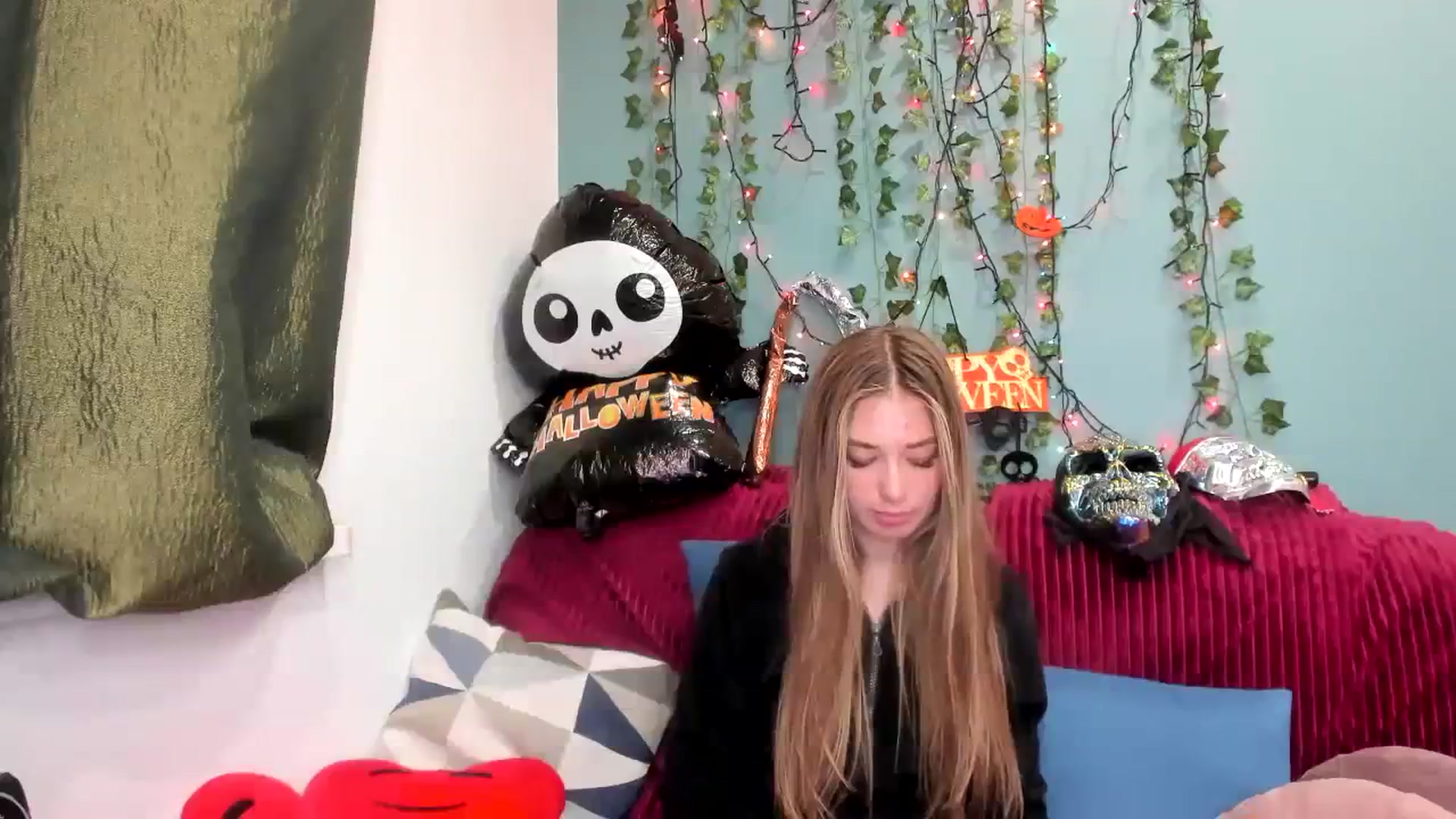 Gallery image thumbnail from Klorisse's myfreecams stream on, 10/29/2023, 17:04 image 9 of 20