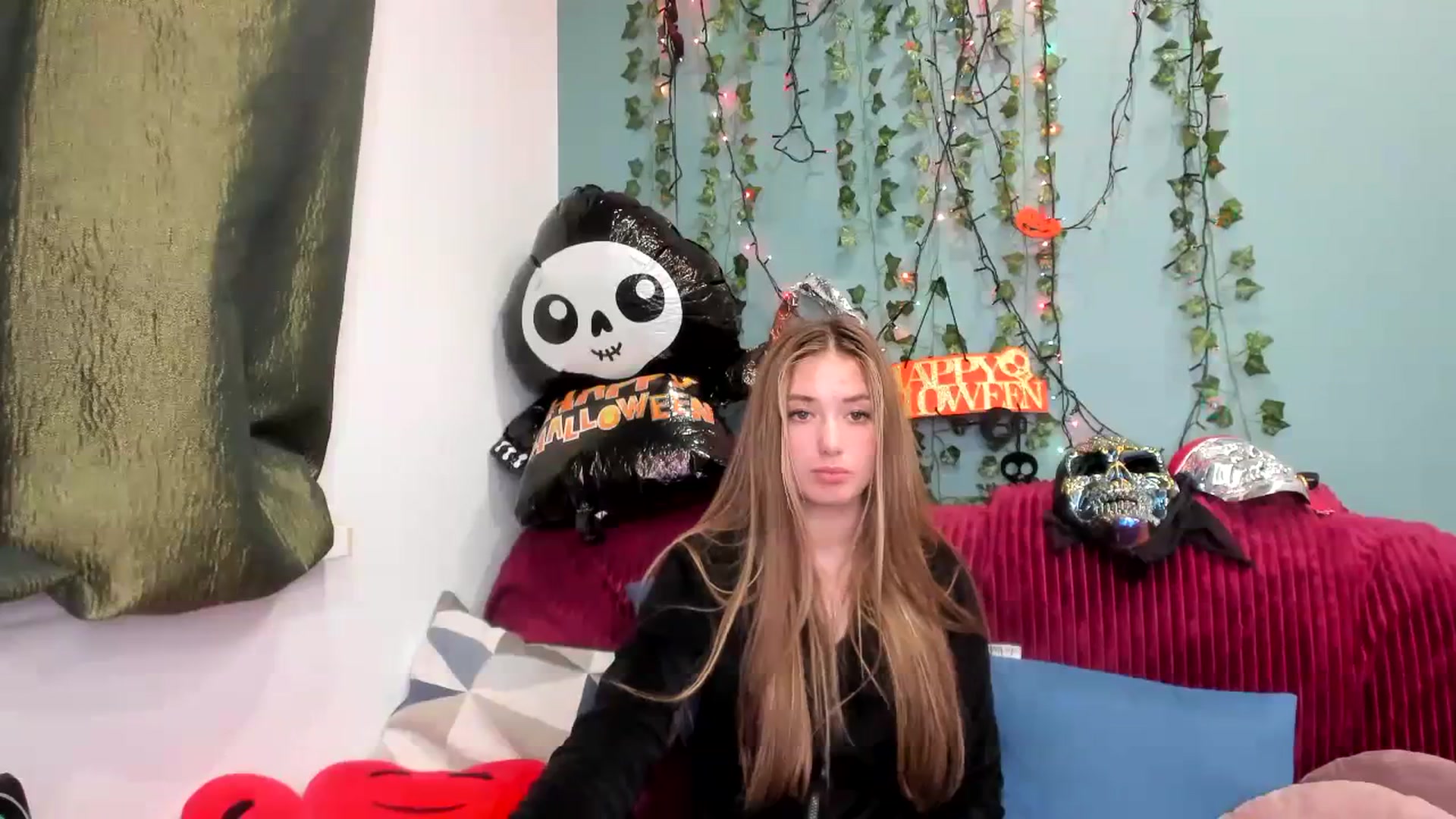 Gallery image thumbnail from Klorisse's myfreecams stream on, 10/29/2023, 18:00 image 12 of 20