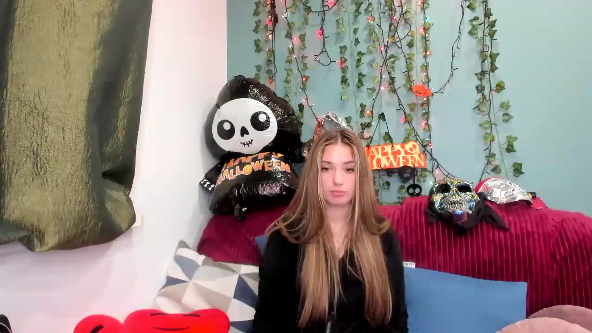 Gallery image thumbnail from Klorisse's myfreecams stream on, 10/29/2023, 18:00 image 11 of 20