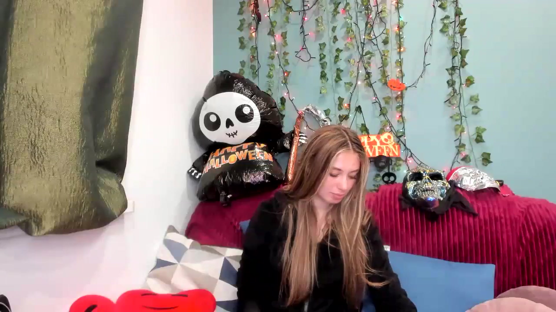 Gallery image thumbnail from Klorisse's myfreecams stream on, 10/29/2023, 18:00 image 3 of 20
