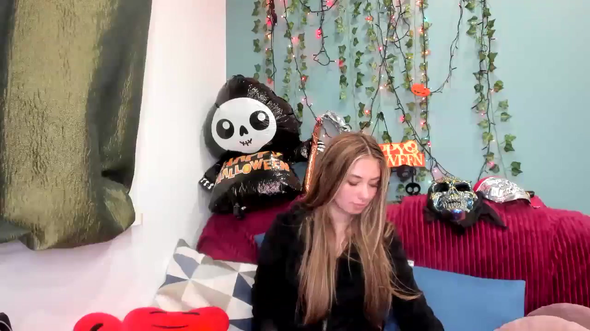 Gallery image thumbnail from Klorisse's myfreecams stream on, 10/29/2023, 18:00 image 2 of 20