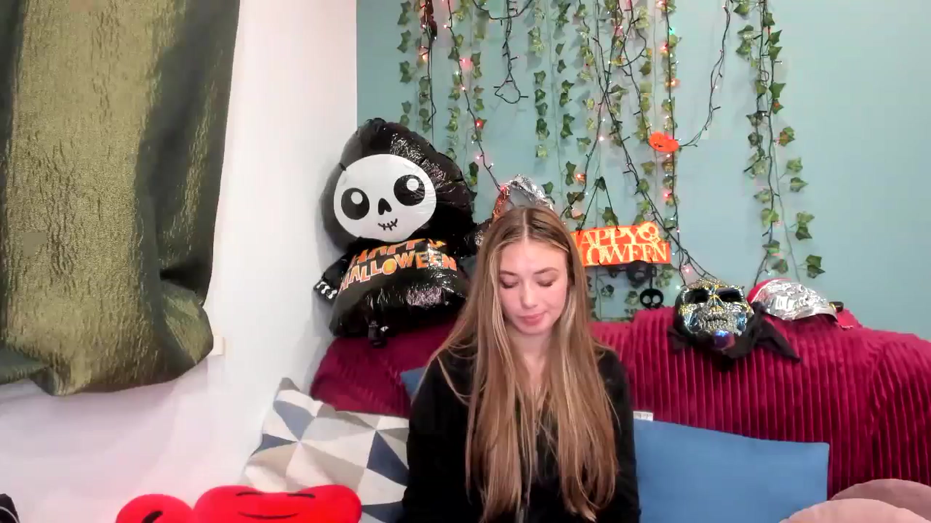 Gallery image thumbnail from Klorisse's myfreecams stream on, 10/29/2023, 18:00 image 14 of 20