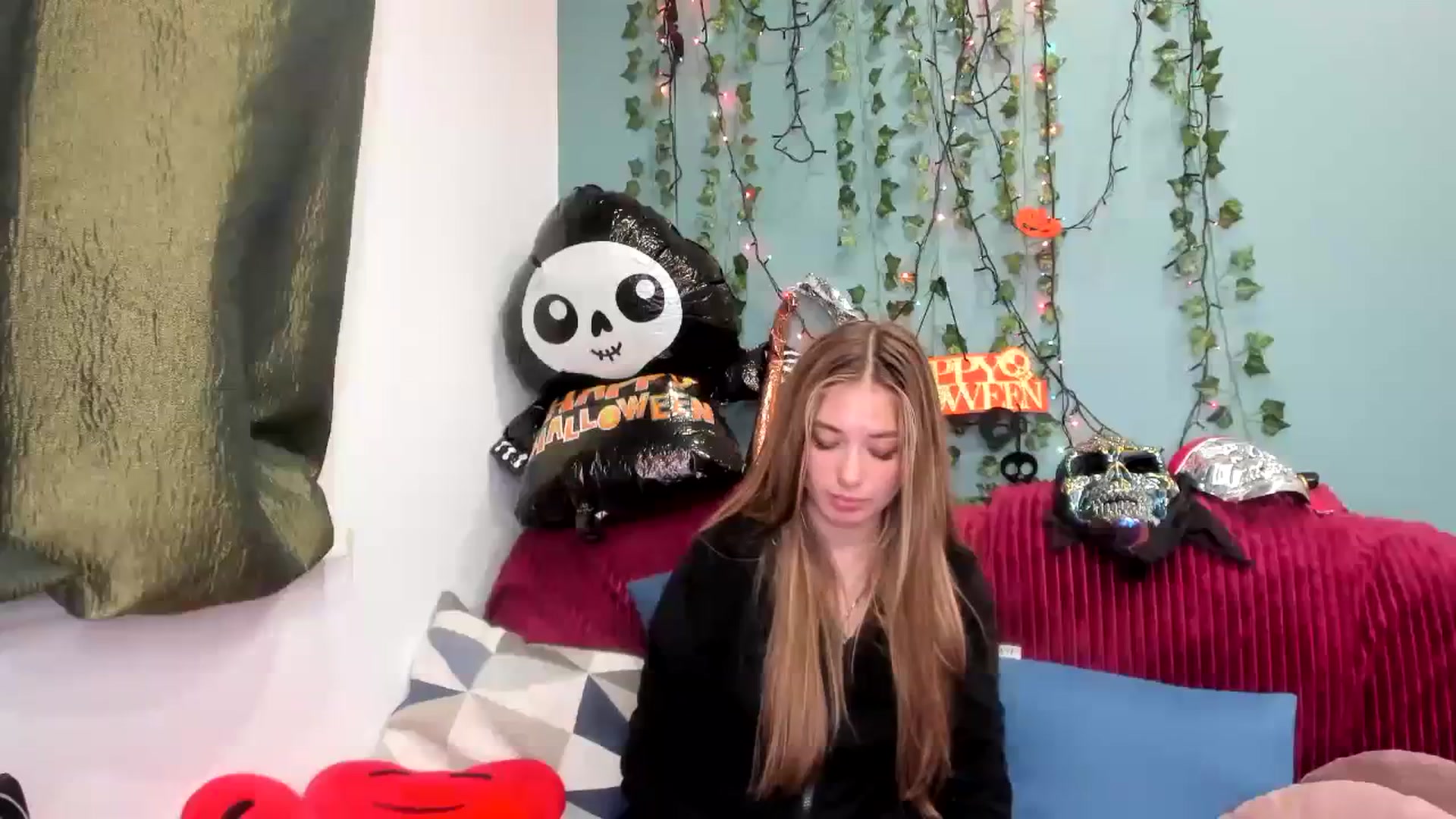 Gallery image thumbnail from Klorisse's myfreecams stream on, 10/29/2023, 18:00 image 1 of 20