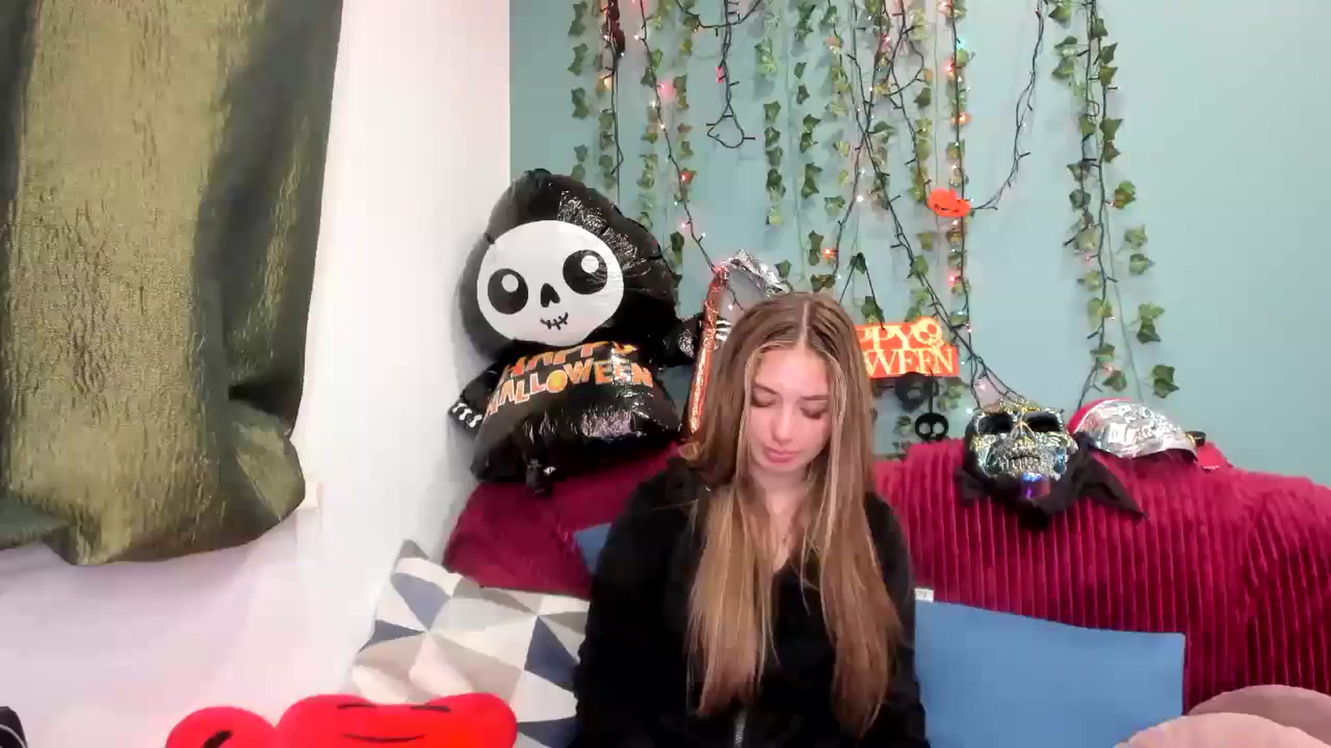 Gallery image thumbnail from Klorisse's myfreecams stream on, 10/29/2023, 18:00 image 4 of 20