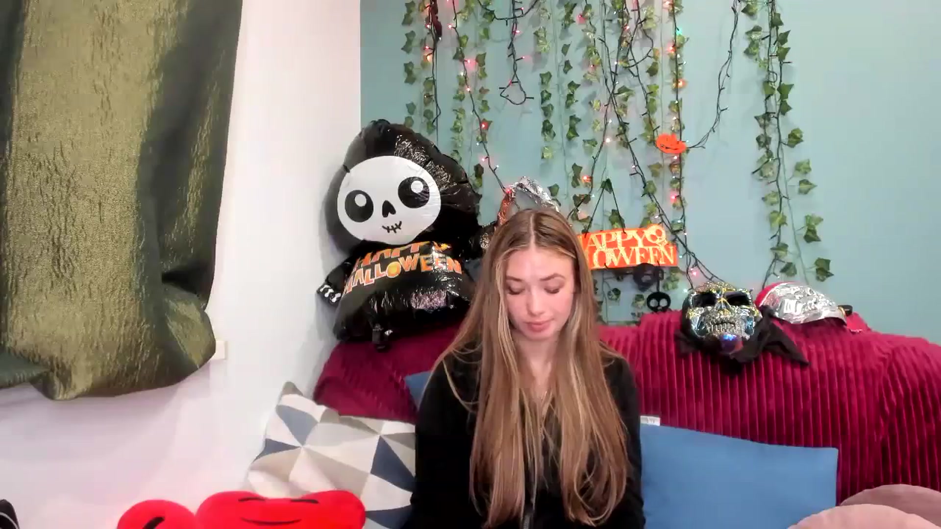 Gallery image thumbnail from Klorisse's myfreecams stream on, 10/29/2023, 18:00 image 16 of 20