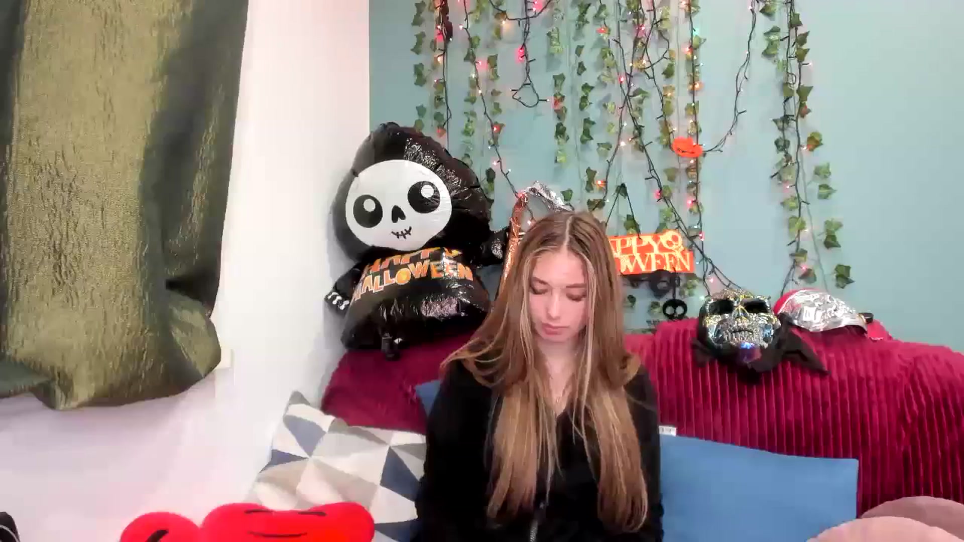 Gallery image thumbnail from Klorisse's myfreecams stream on, 10/29/2023, 18:00 image 10 of 20