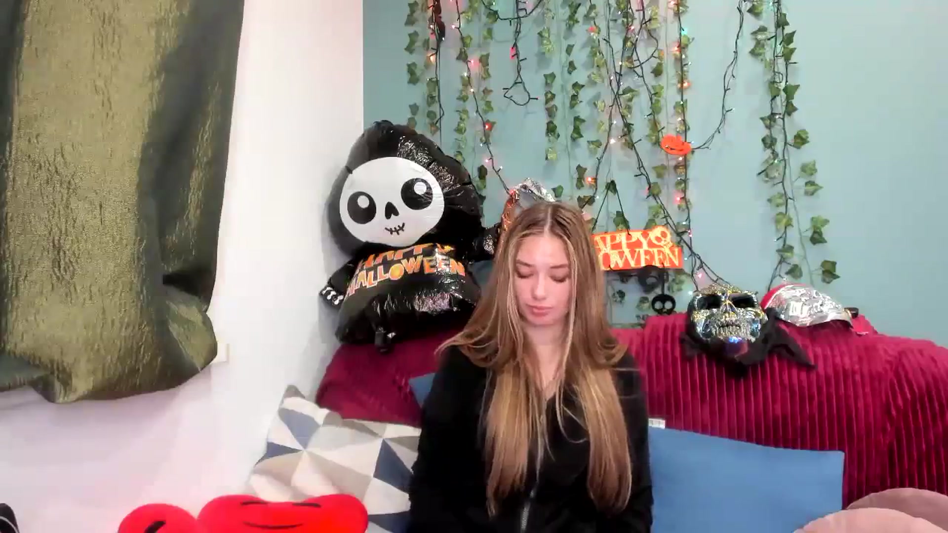 Gallery image thumbnail from Klorisse's myfreecams stream on, 10/29/2023, 18:00 image 9 of 20