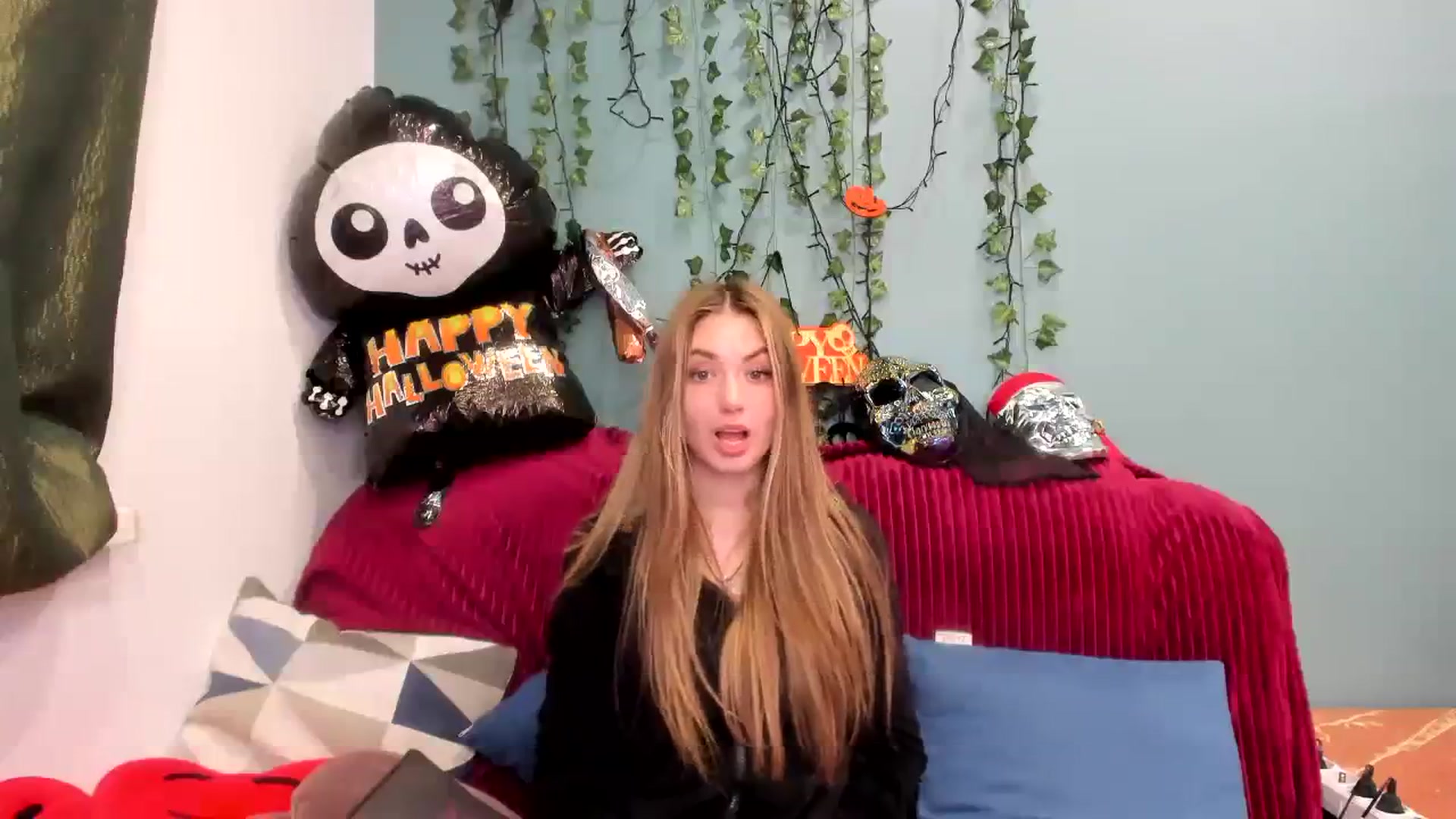 Gallery image thumbnail from Klorisse's myfreecams stream on, 10/31/2023, 15:01 image 9 of 20