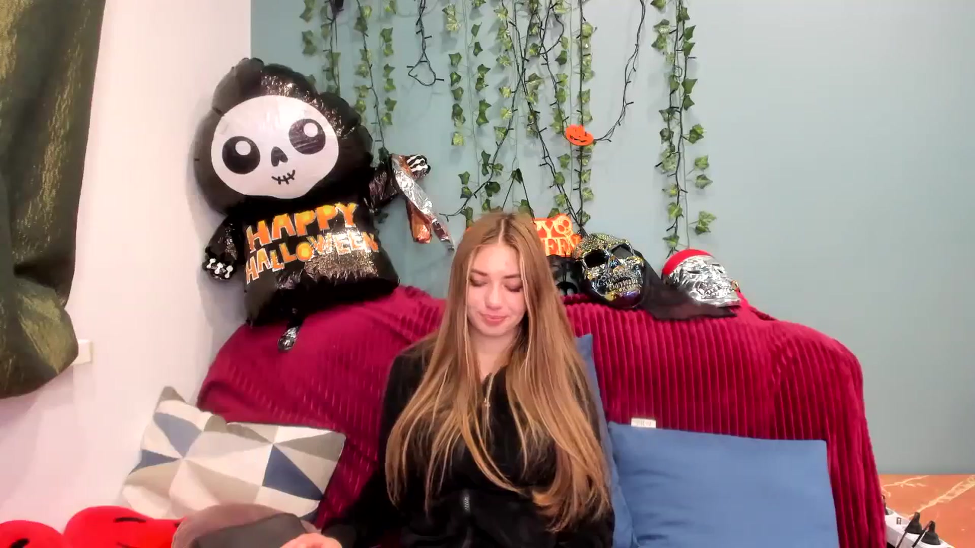 Gallery image thumbnail from Klorisse's myfreecams stream on, 10/31/2023, 15:01 image 4 of 20