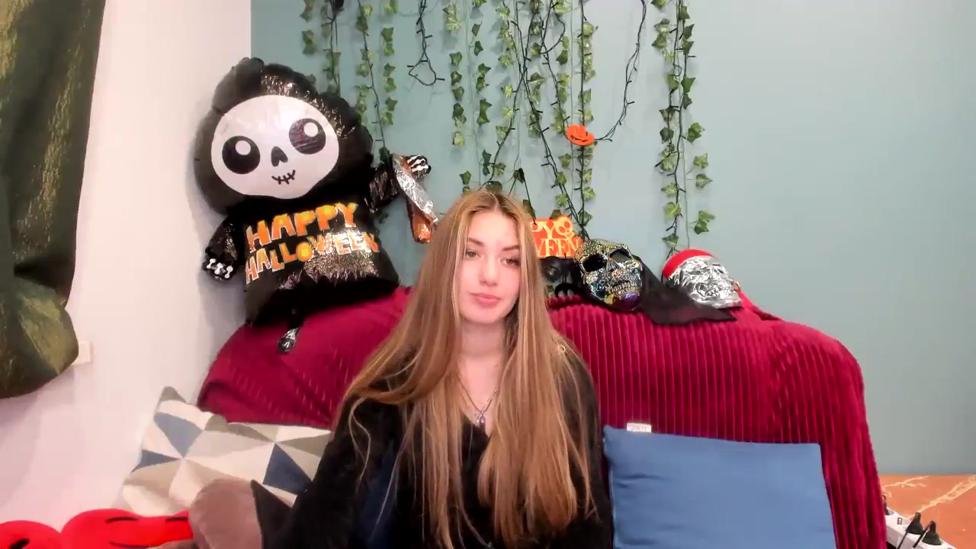 Gallery image thumbnail from Klorisse's myfreecams stream on, 10/31/2023, 15:01 image 13 of 20