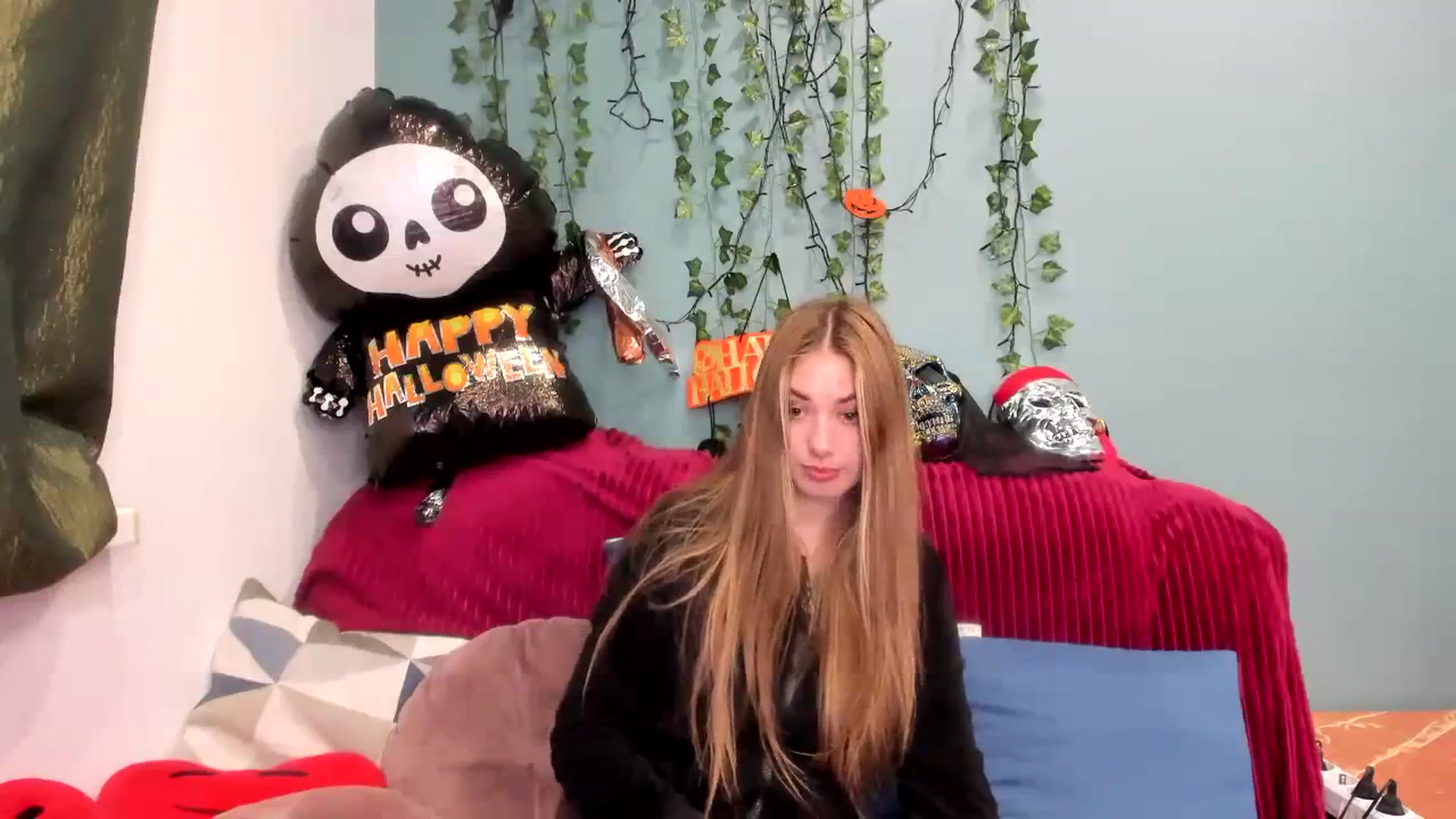 Gallery image thumbnail from Klorisse's myfreecams stream on, 10/31/2023, 15:01 image 2 of 20