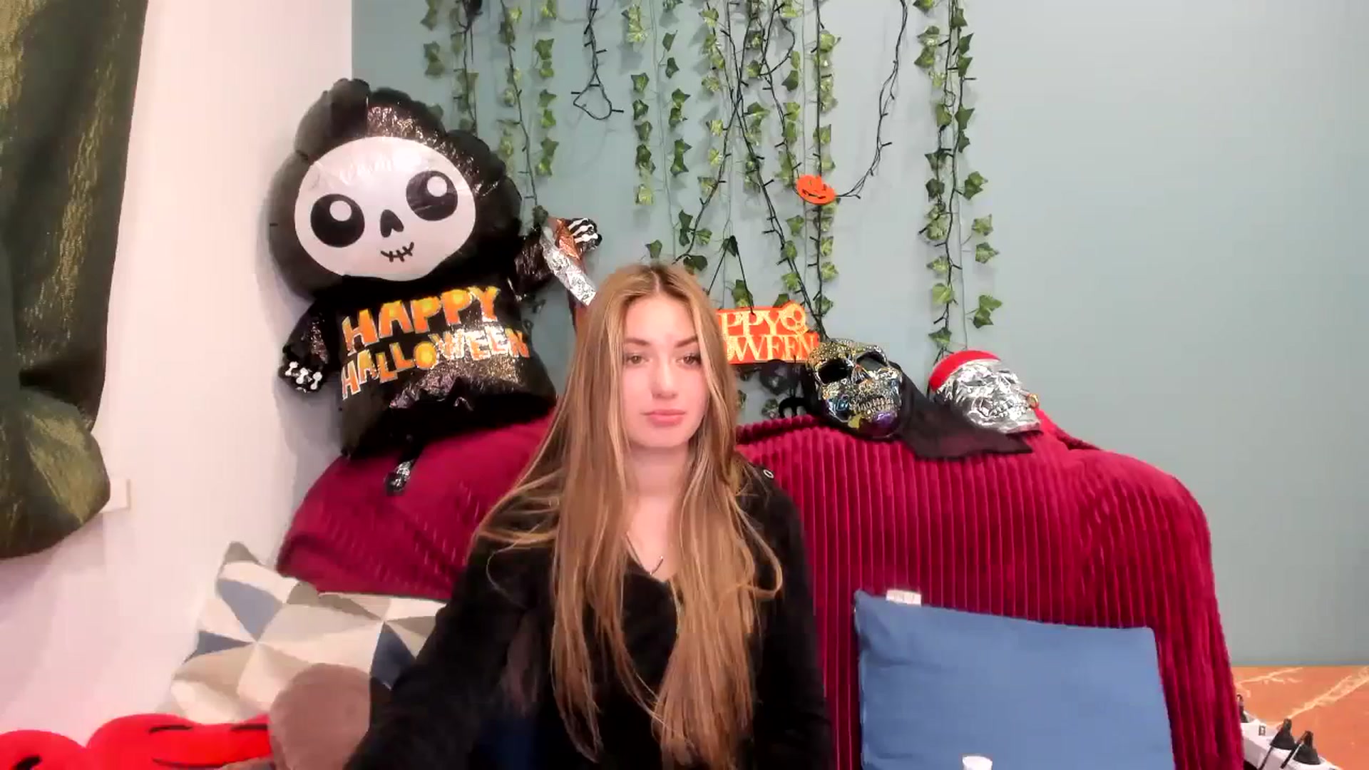 Gallery image thumbnail from Klorisse's myfreecams stream on, 10/31/2023, 15:01 image 18 of 20