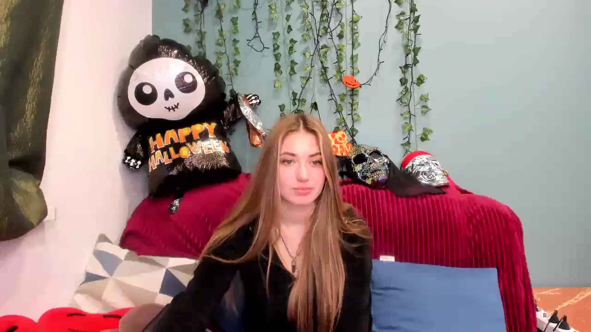 Gallery image thumbnail from Klorisse's myfreecams stream on, 10/31/2023, 15:01 image 11 of 20