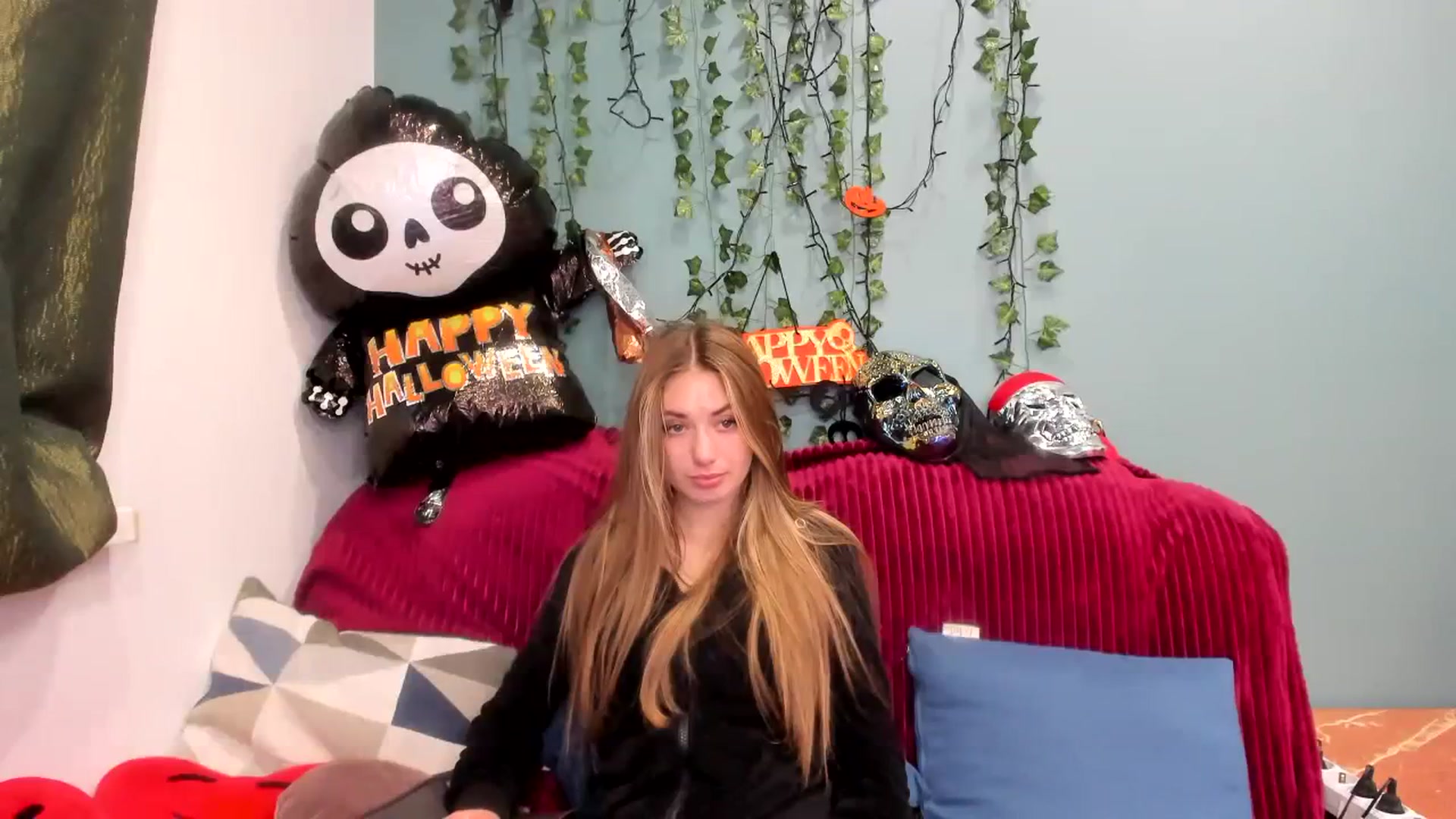 Gallery image thumbnail from Klorisse's myfreecams stream on, 10/31/2023, 15:01 image 7 of 20