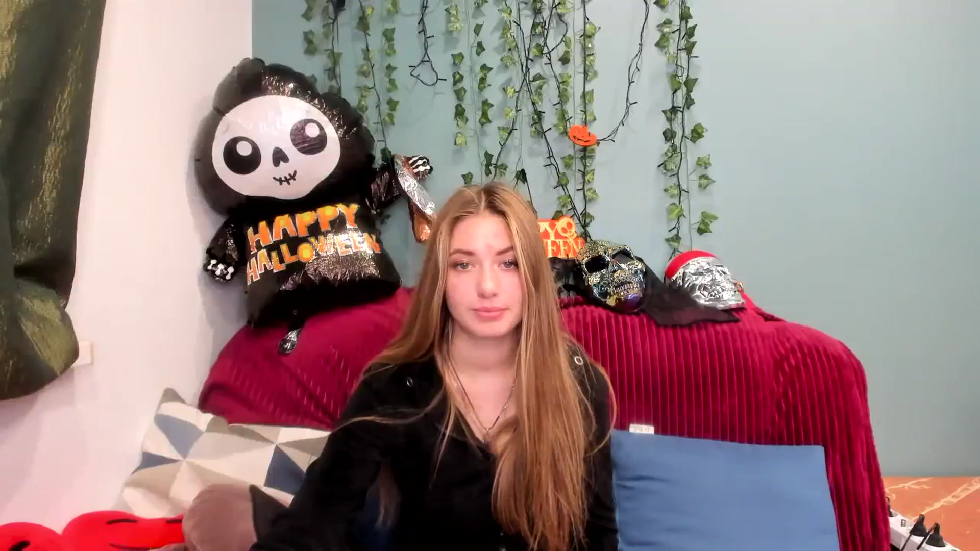 Gallery image thumbnail from Klorisse's myfreecams stream on, 10/31/2023, 15:01 image 15 of 20