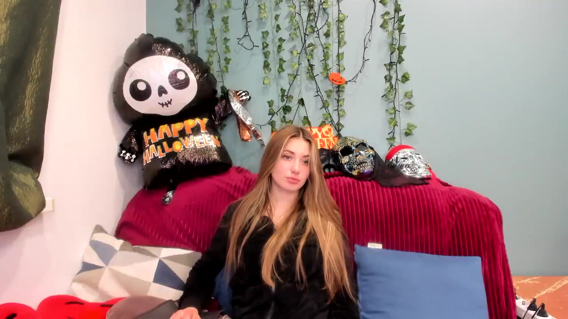 Gallery image thumbnail from Klorisse's myfreecams stream on, 10/31/2023, 15:01 image 6 of 20