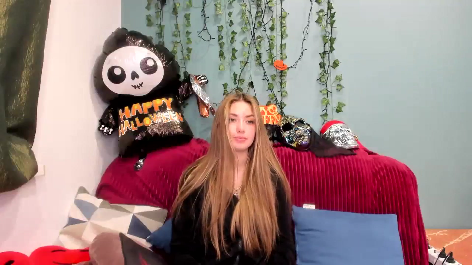 Gallery image thumbnail from Klorisse's myfreecams stream on, 10/31/2023, 15:01 image 14 of 20