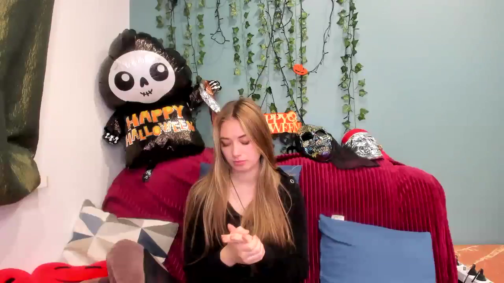 Gallery image thumbnail from Klorisse's myfreecams stream on, 10/31/2023, 15:01 image 20 of 20