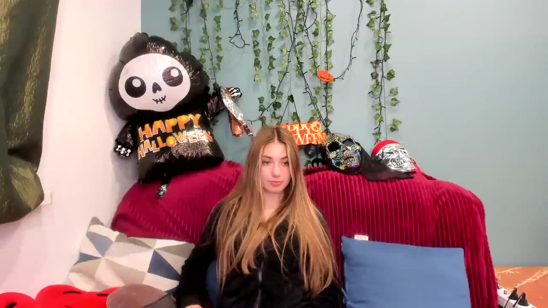 Gallery image thumbnail from Klorisse's myfreecams stream on, 10/31/2023, 15:01 image 8 of 20