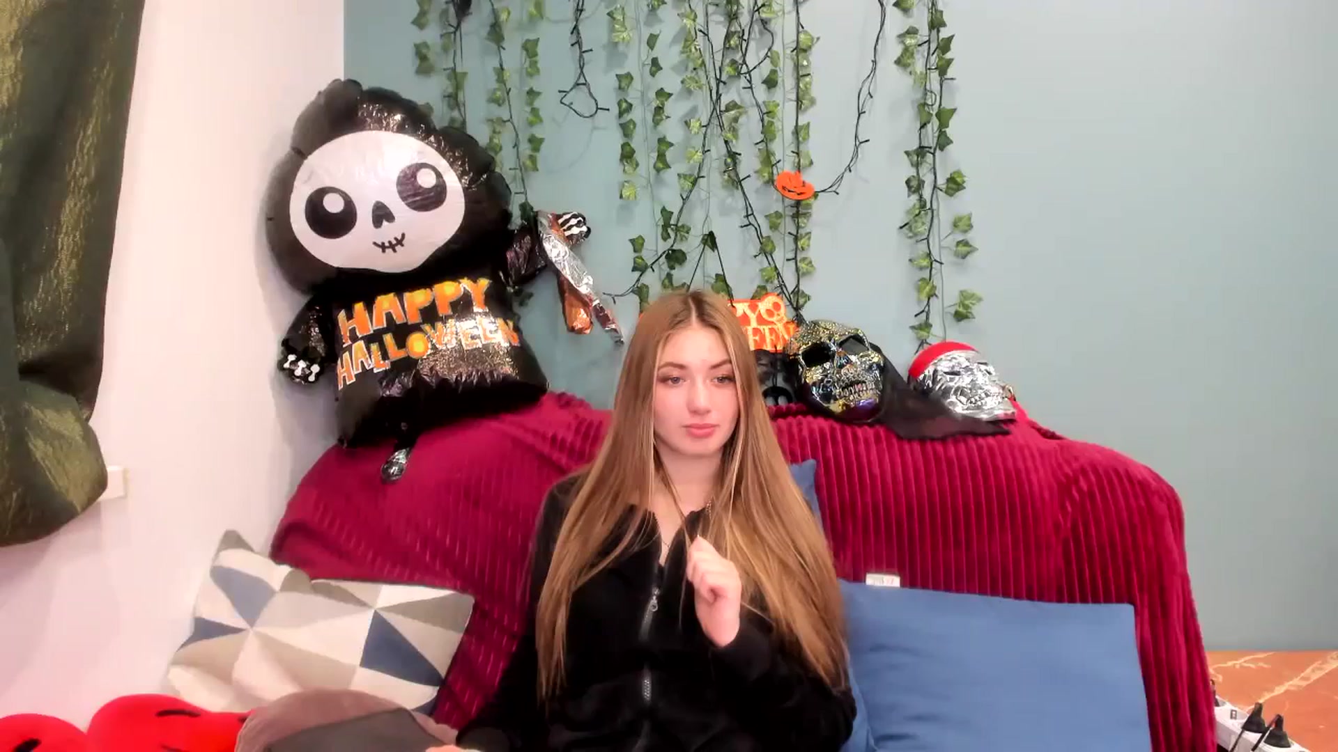 Gallery image thumbnail from Klorisse's myfreecams stream on, 10/31/2023, 15:01 image 5 of 20