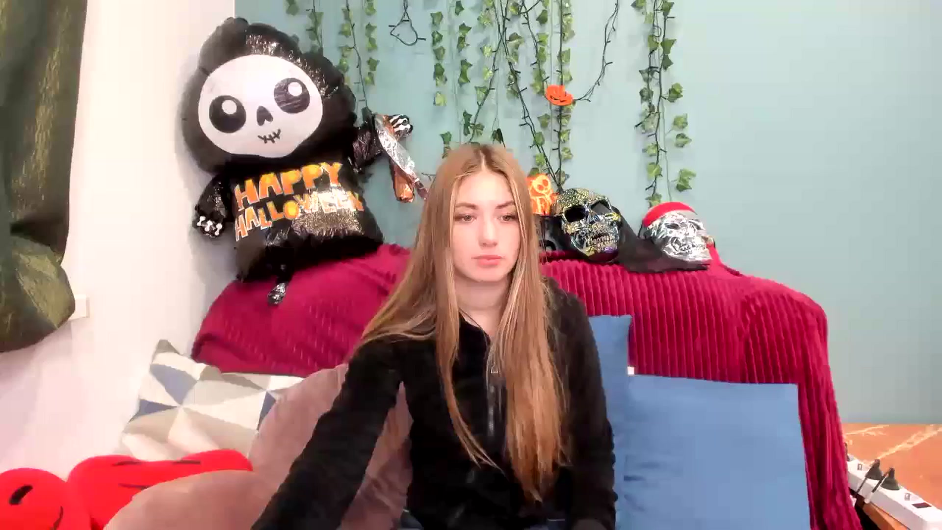 Gallery image thumbnail from Klorisse's myfreecams stream on, 10/31/2023, 15:01 image 1 of 20