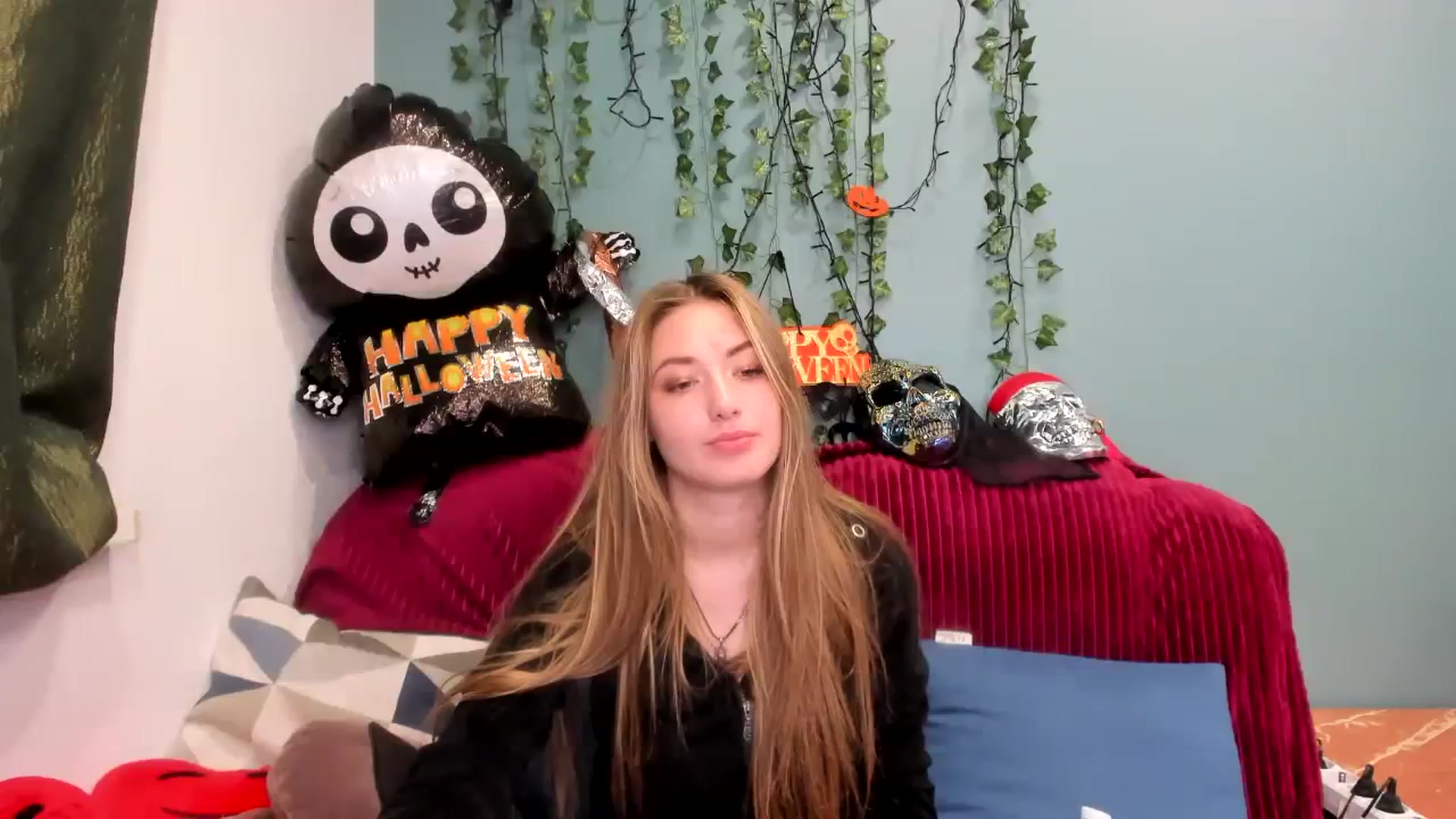 Gallery image thumbnail from Klorisse's myfreecams stream on, 10/31/2023, 15:01 image 16 of 20