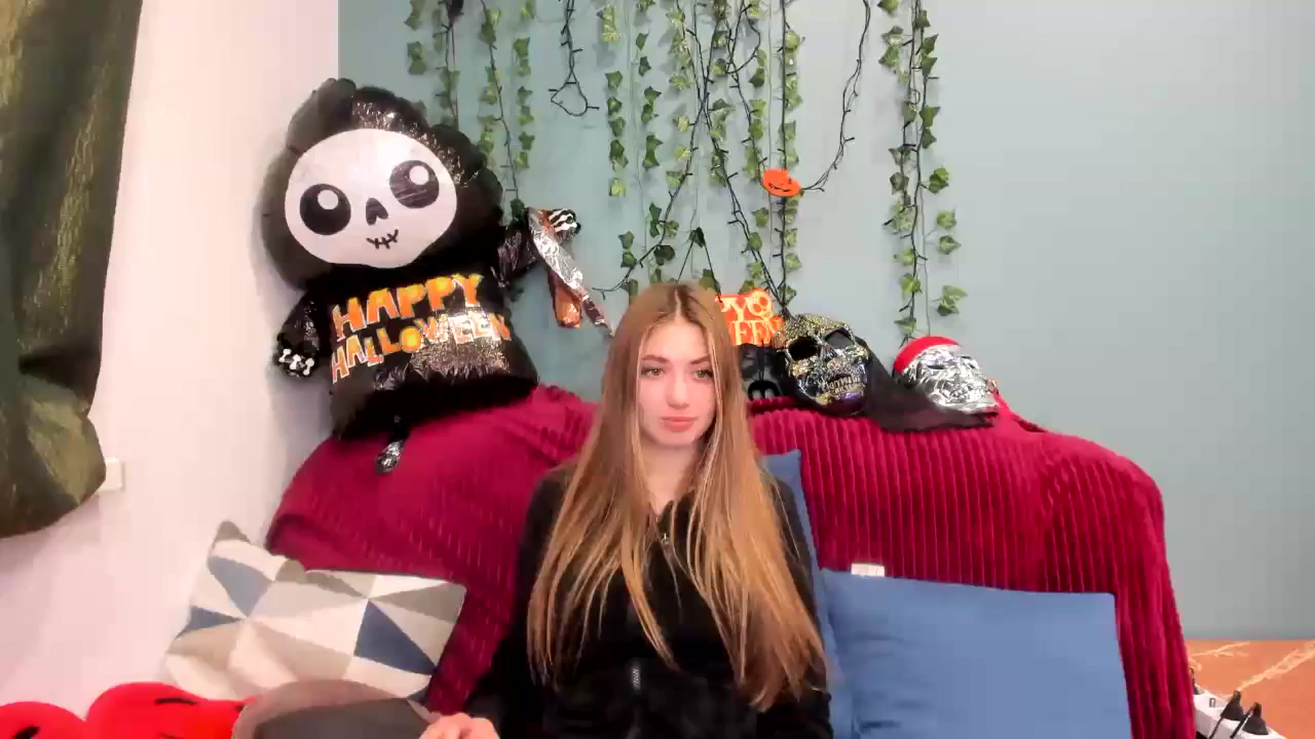 Gallery image thumbnail from Klorisse's myfreecams stream on, 10/31/2023, 15:01 image 3 of 20