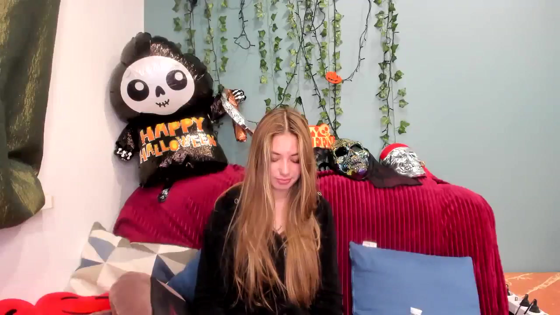 Gallery image thumbnail from Klorisse's myfreecams stream on, 10/31/2023, 15:01 image 17 of 20