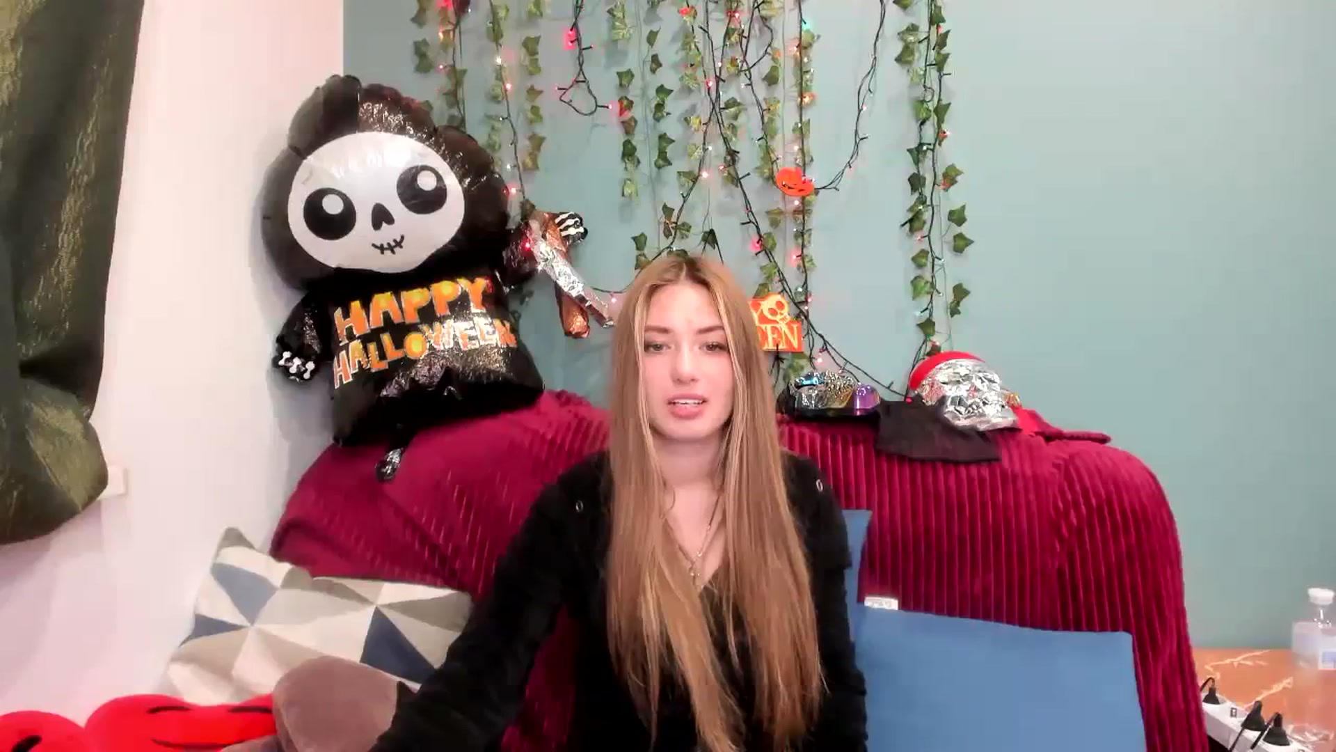 Gallery image thumbnail from Klorisse's myfreecams stream on, 10/31/2023, 15:44 image 11 of 20