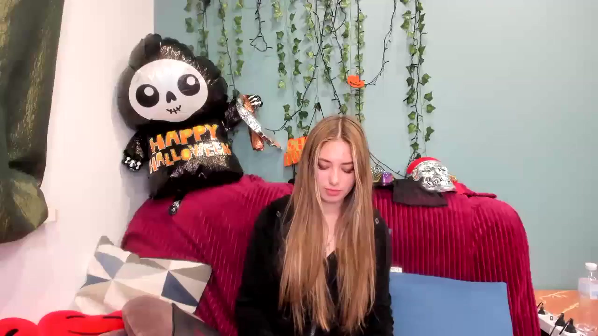 Gallery image thumbnail from Klorisse's myfreecams stream on, 10/31/2023, 15:44 image 1 of 20