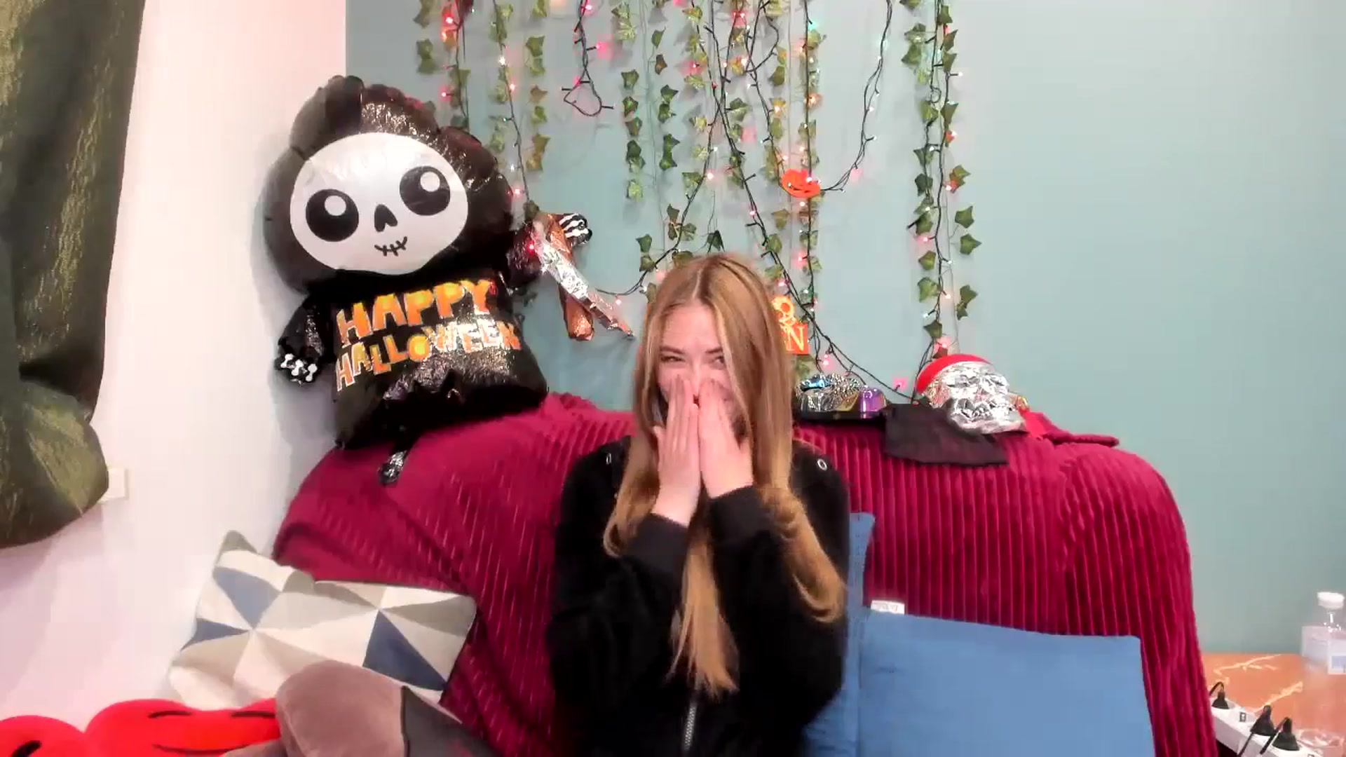 Gallery image thumbnail from Klorisse's myfreecams stream on, 10/31/2023, 15:44 image 15 of 20