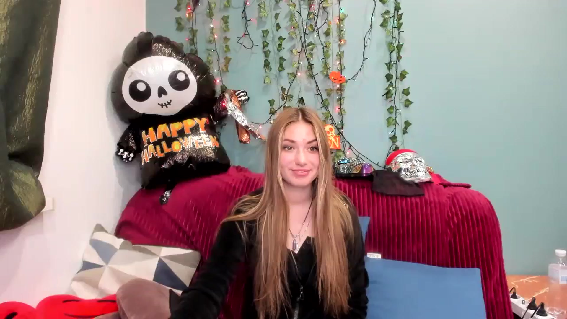 Gallery image thumbnail from Klorisse's myfreecams stream on, 10/31/2023, 15:44 image 18 of 20