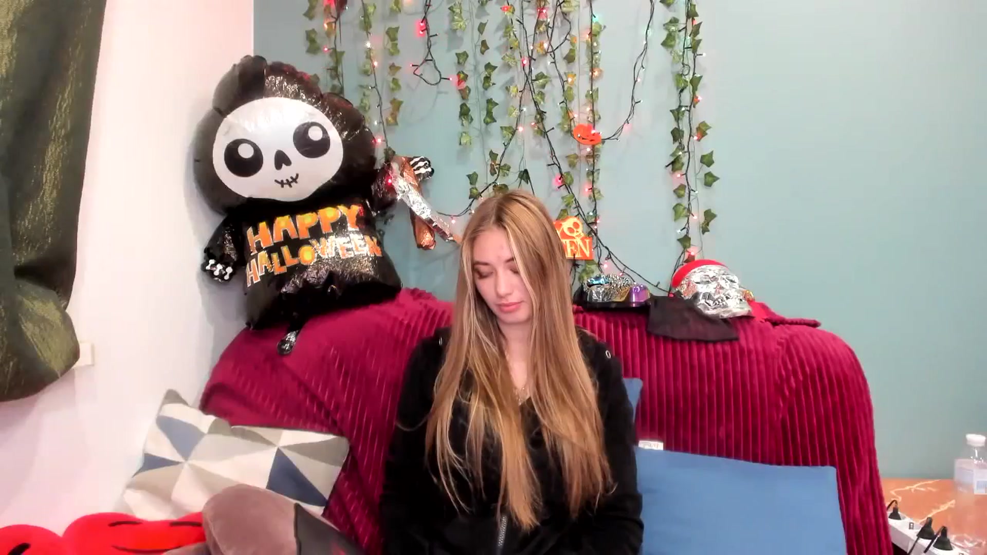 Gallery image thumbnail from Klorisse's myfreecams stream on, 10/31/2023, 15:44 image 14 of 20
