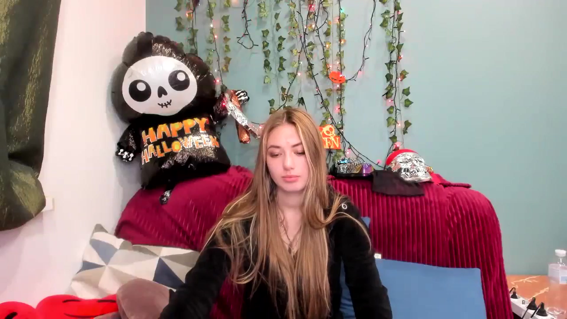 Gallery image thumbnail from Klorisse's myfreecams stream on, 10/31/2023, 15:44 image 17 of 20