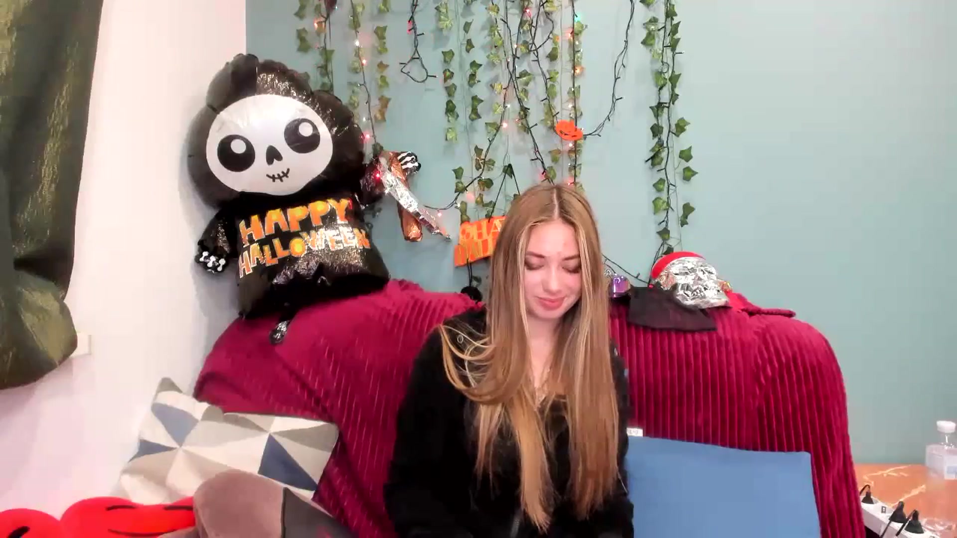 Gallery image thumbnail from Klorisse's myfreecams stream on, 10/31/2023, 15:44 image 7 of 20