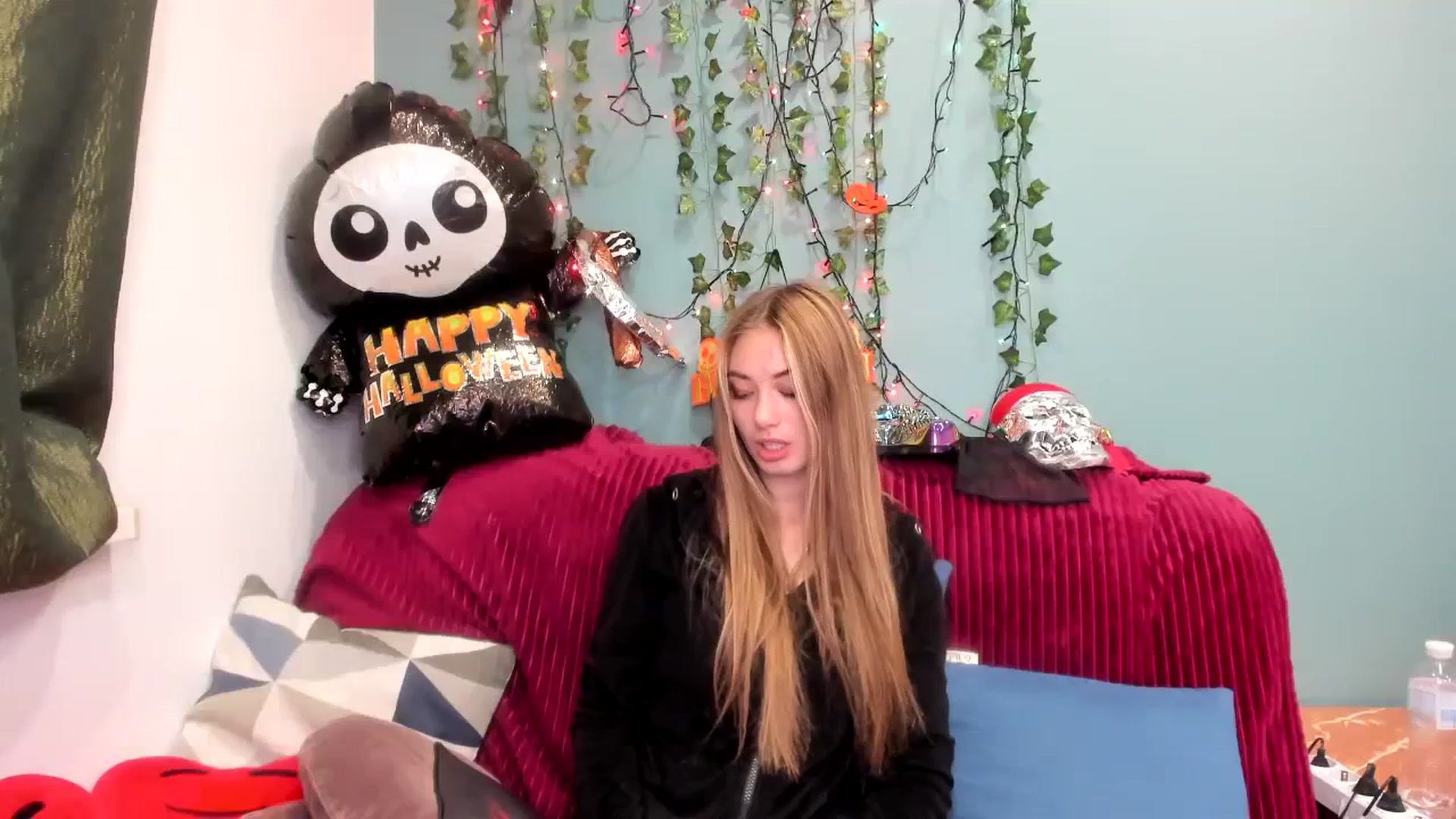 Gallery image thumbnail from Klorisse's myfreecams stream on, 10/31/2023, 15:44 image 12 of 20