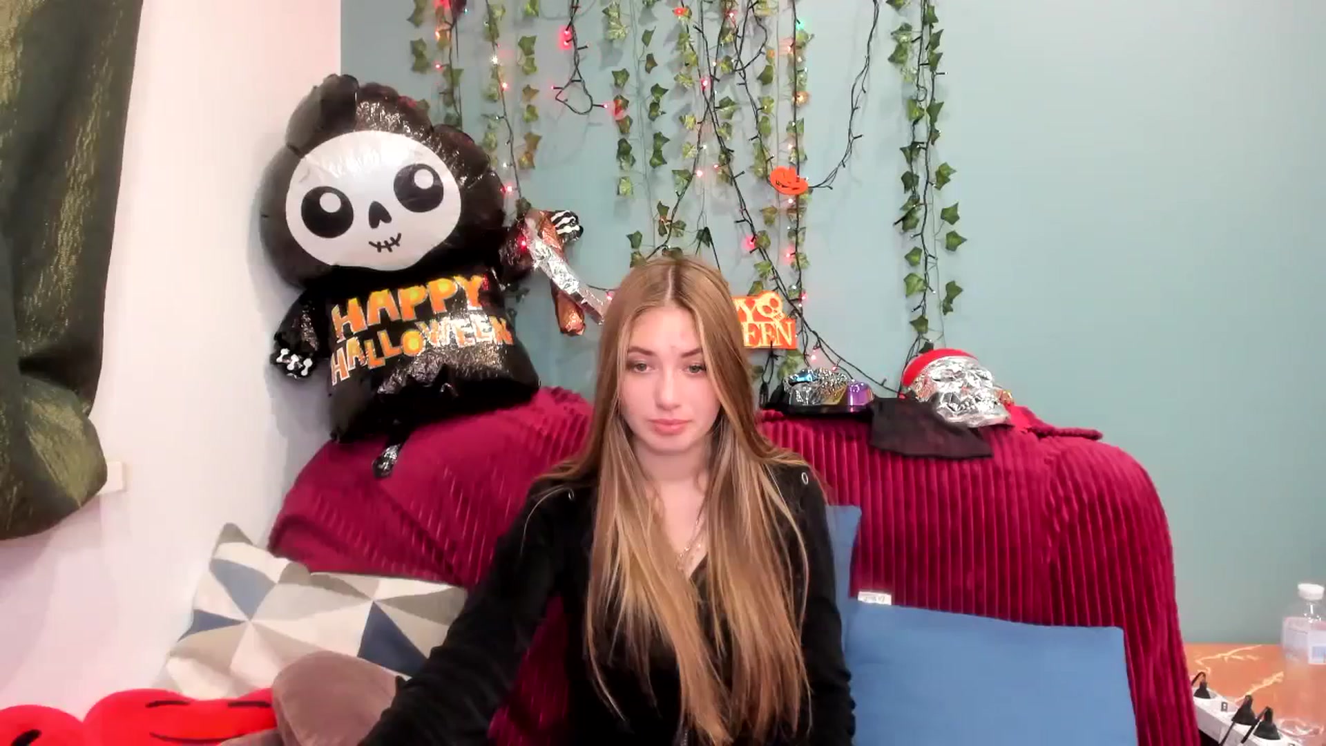 Gallery image thumbnail from Klorisse's myfreecams stream on, 10/31/2023, 15:44 image 16 of 20