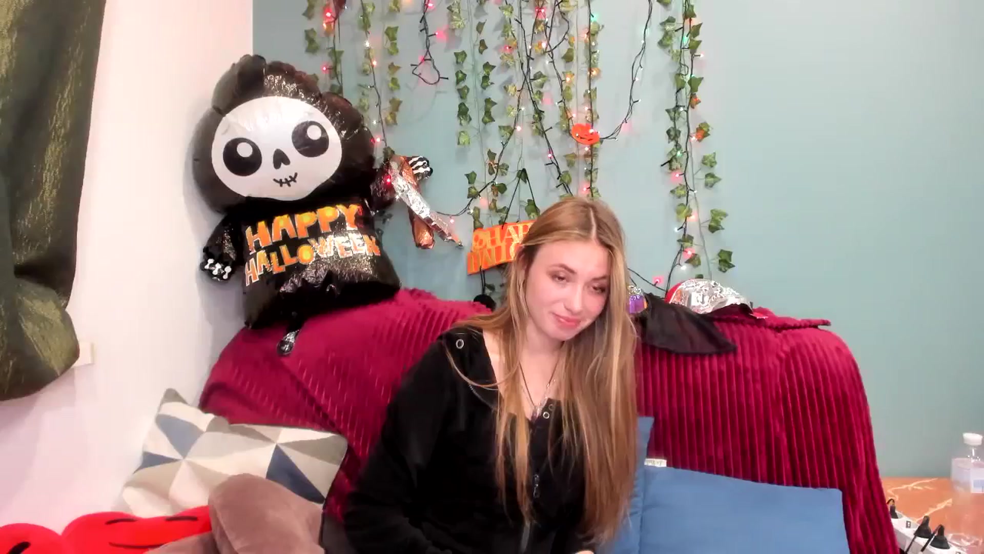 Gallery image thumbnail from Klorisse's myfreecams stream on, 10/31/2023, 16:13 image 5 of 20
