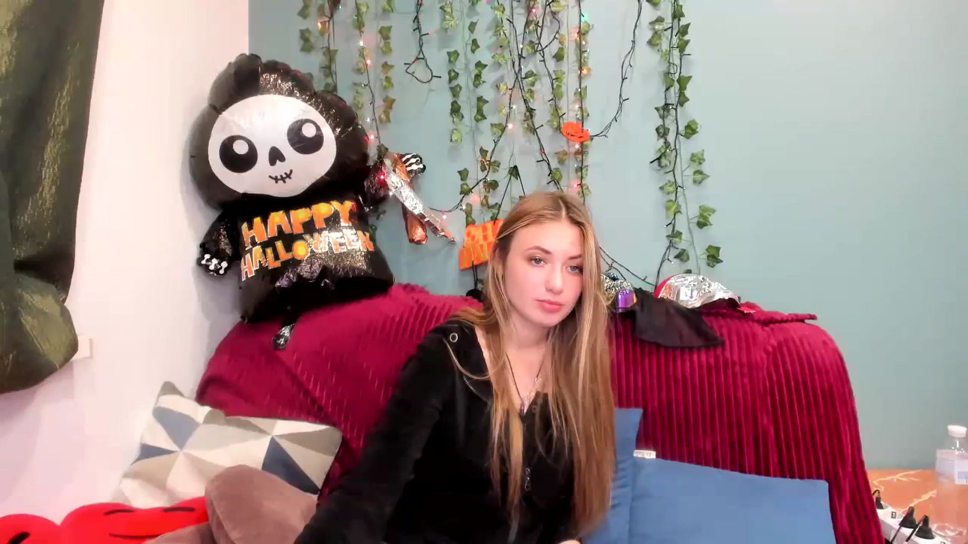Gallery image thumbnail from Klorisse's myfreecams stream on, 10/31/2023, 16:13 image 3 of 20