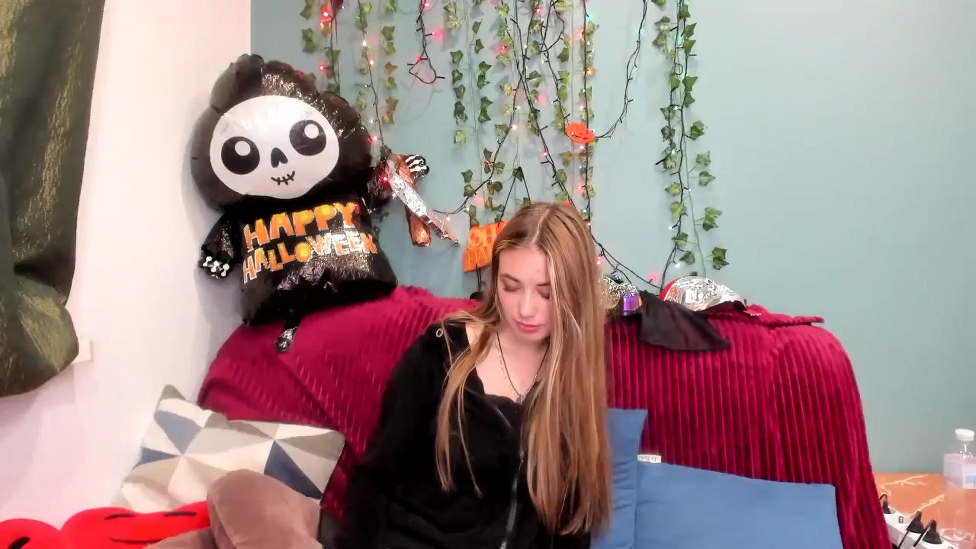 Gallery image thumbnail from Klorisse's myfreecams stream on, 10/31/2023, 16:13 image 9 of 20