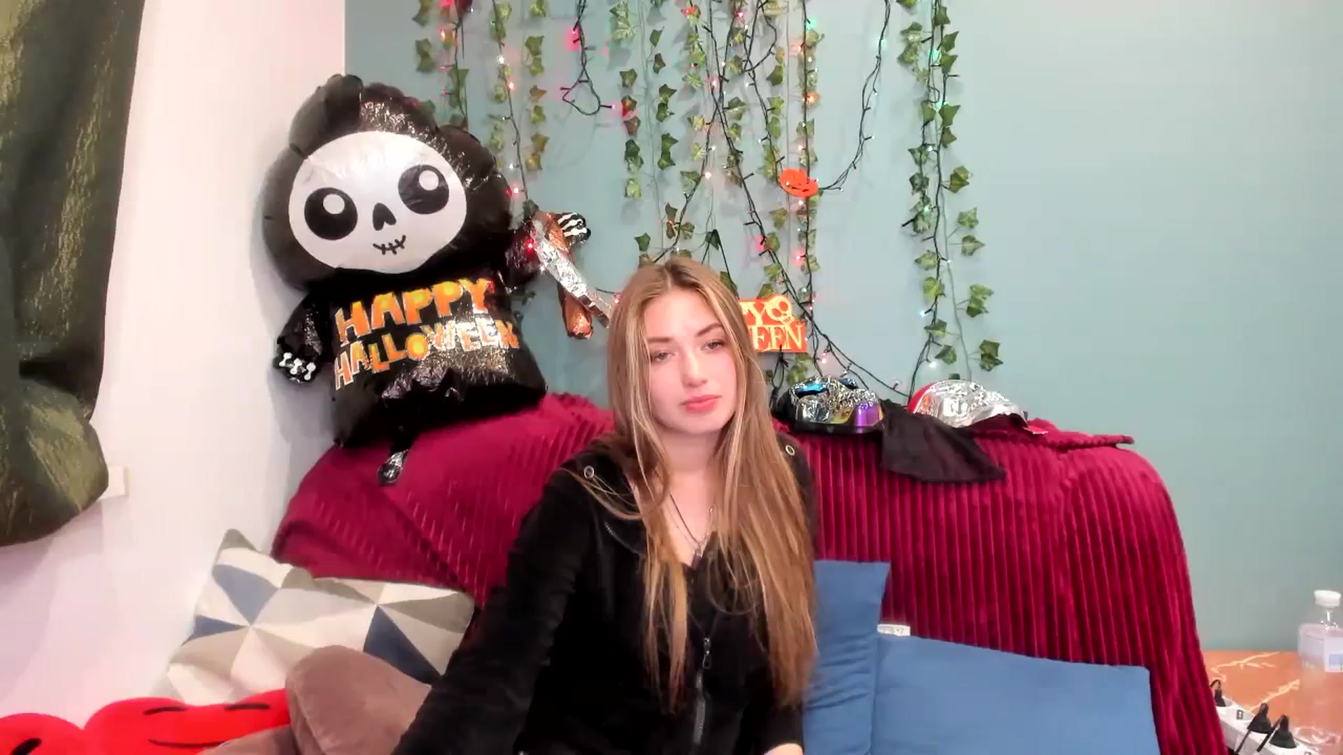 Gallery image thumbnail from Klorisse's myfreecams stream on, 10/31/2023, 16:13 image 2 of 20