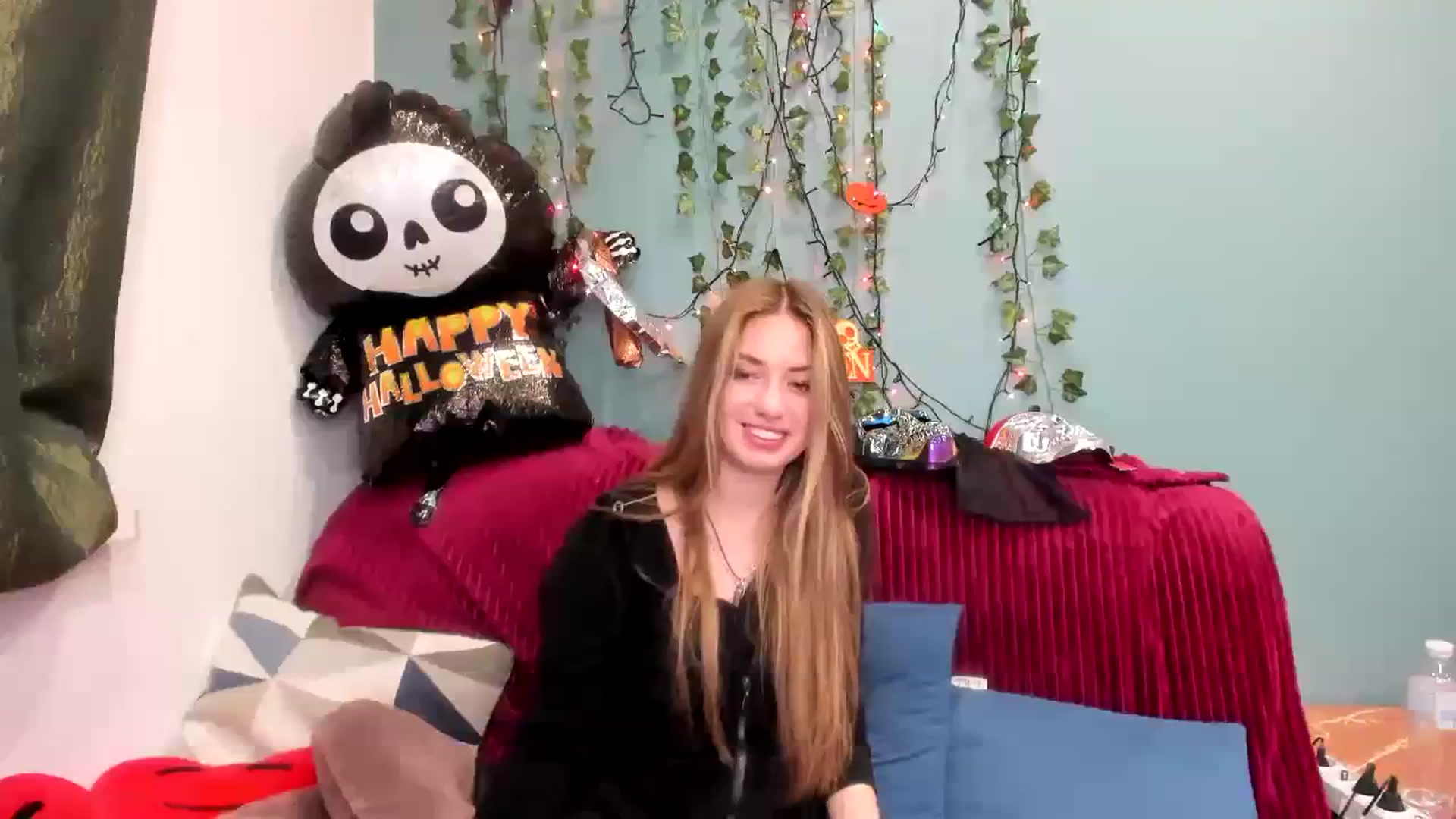 Gallery image thumbnail from Klorisse's myfreecams stream on, 10/31/2023, 16:13 image 1 of 20