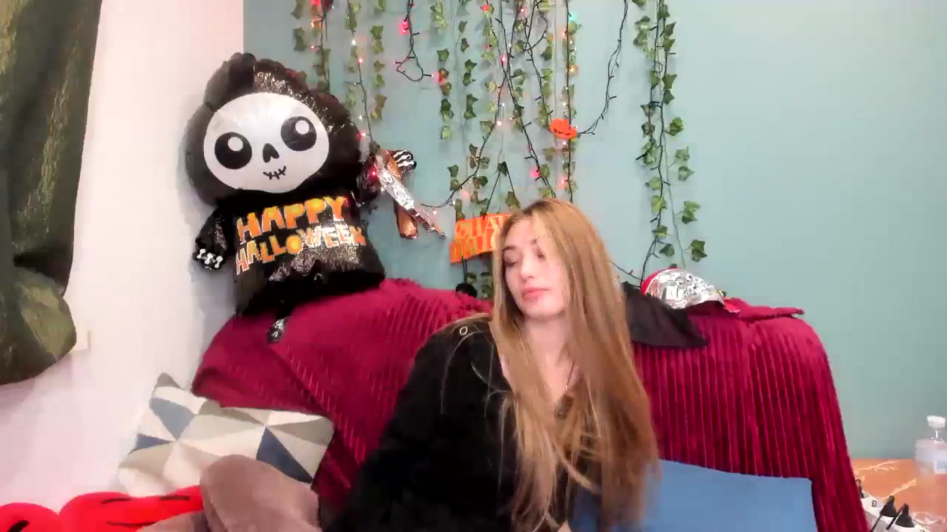 Gallery image thumbnail from Klorisse's myfreecams stream on, 10/31/2023, 16:13 image 20 of 20