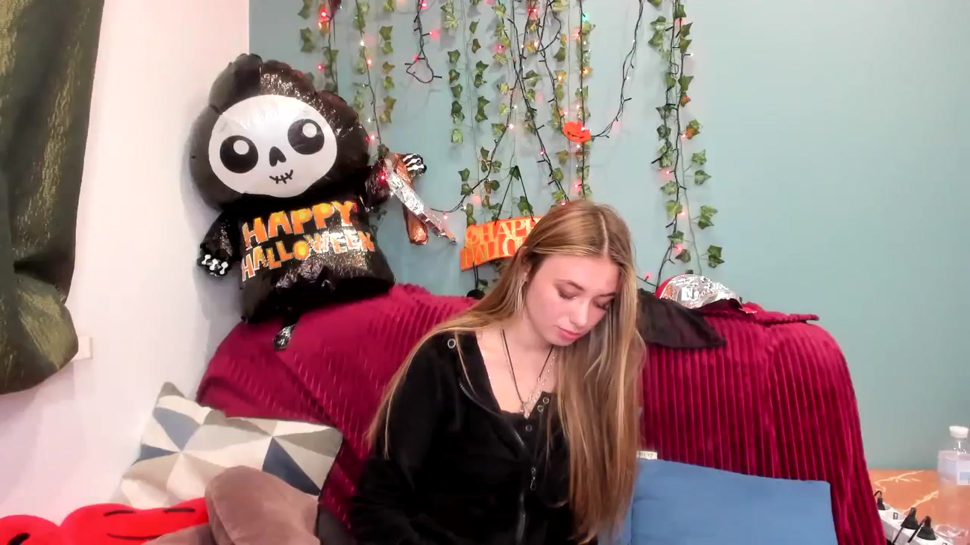 Gallery image thumbnail from Klorisse's myfreecams stream on, 10/31/2023, 16:13 image 8 of 20