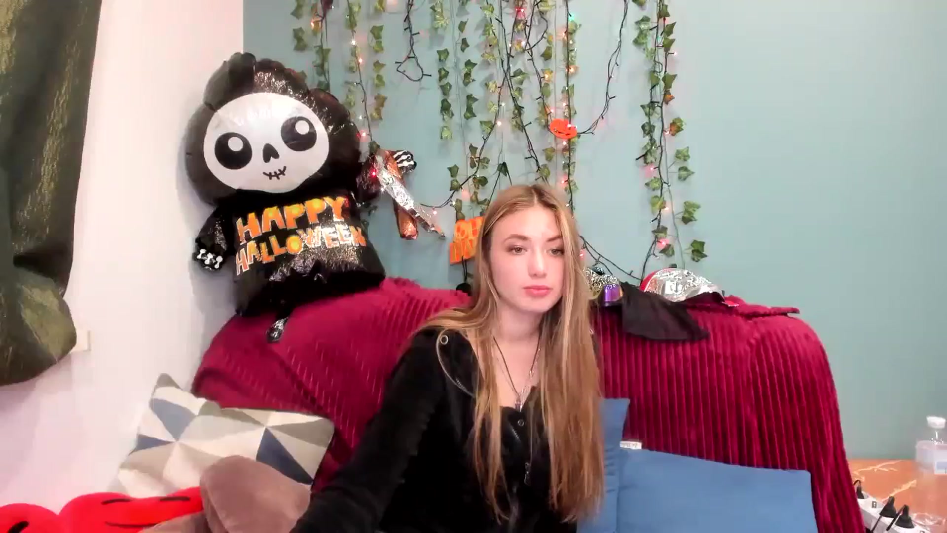 Gallery image thumbnail from Klorisse's myfreecams stream on, 10/31/2023, 16:13 image 12 of 20