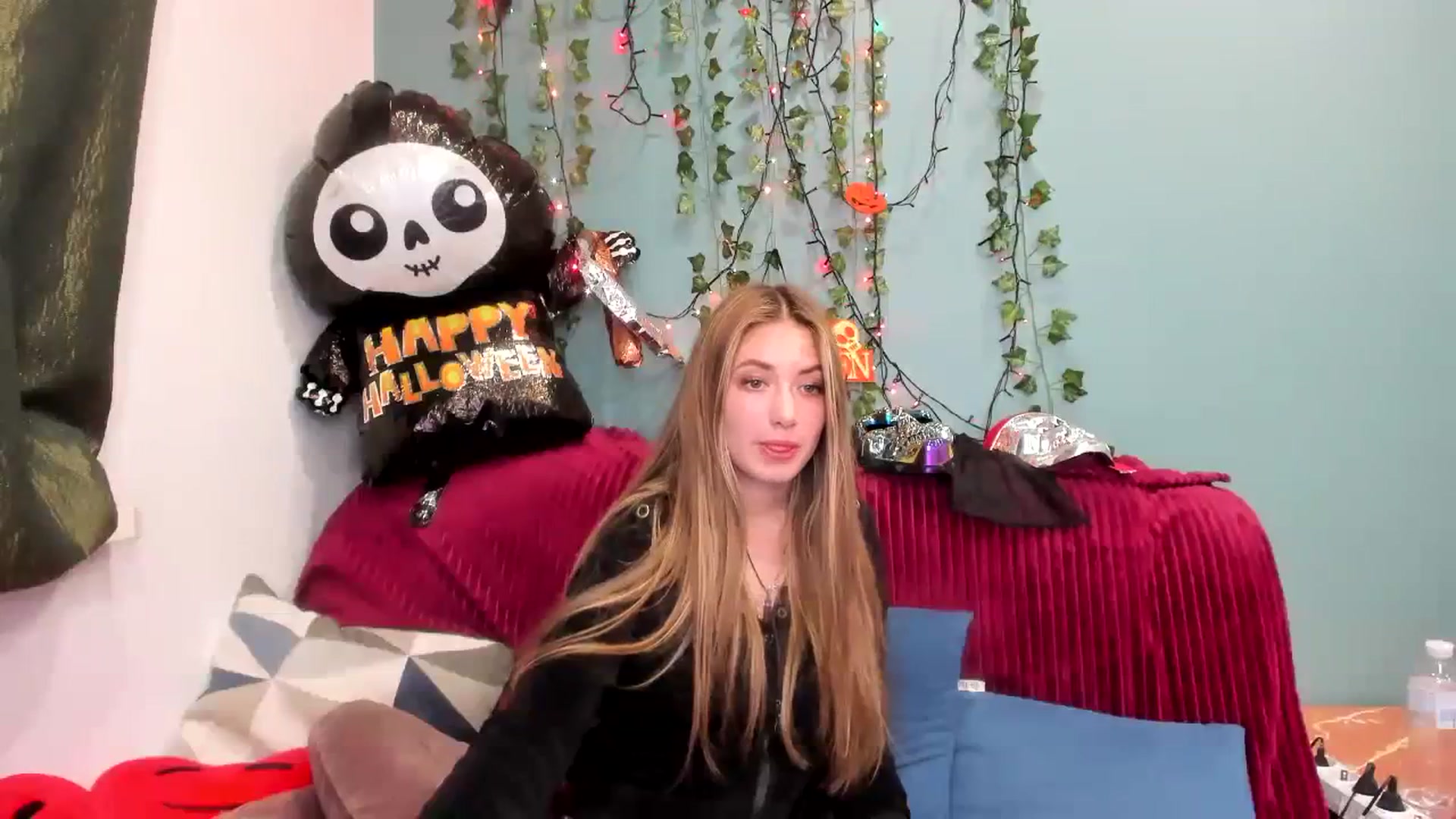 Gallery image thumbnail from Klorisse's myfreecams stream on, 10/31/2023, 16:13 image 17 of 20