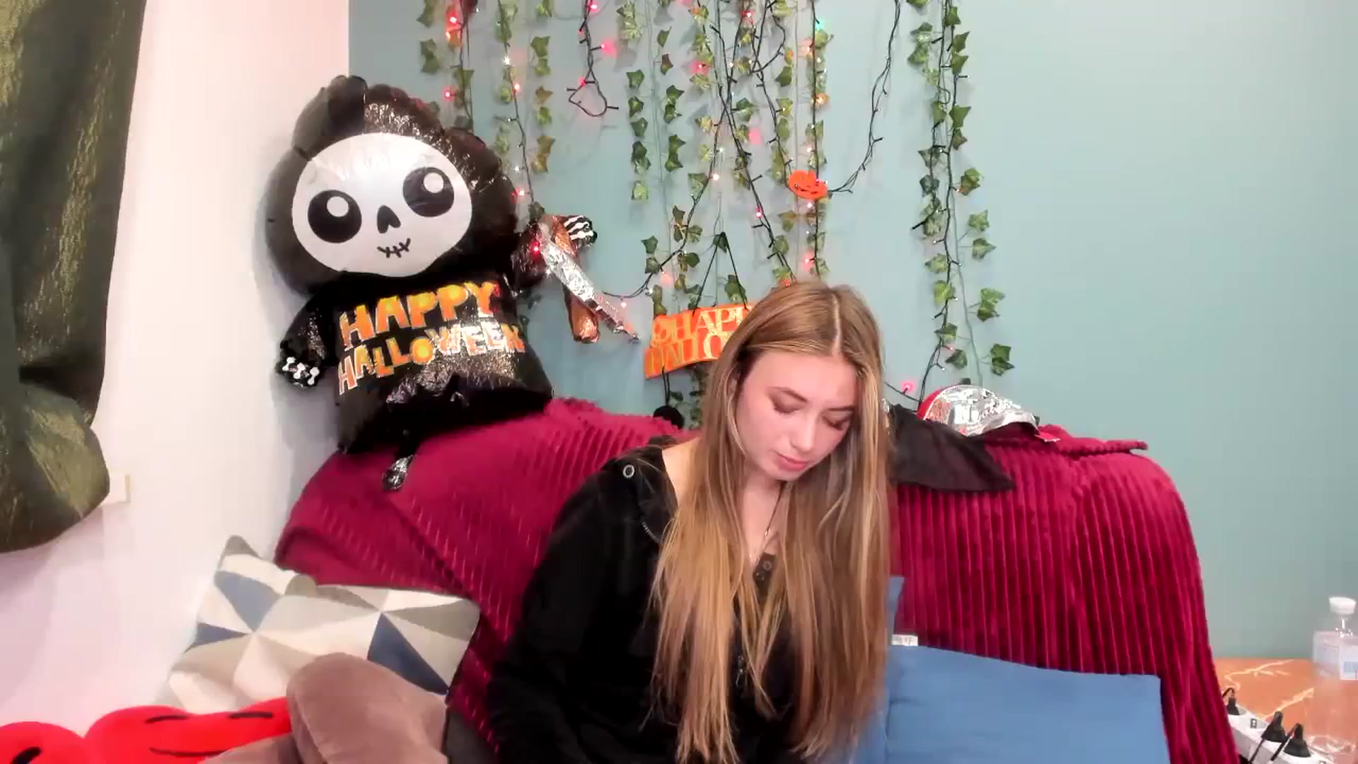 Gallery image thumbnail from Klorisse's myfreecams stream on, 10/31/2023, 16:13 image 16 of 20